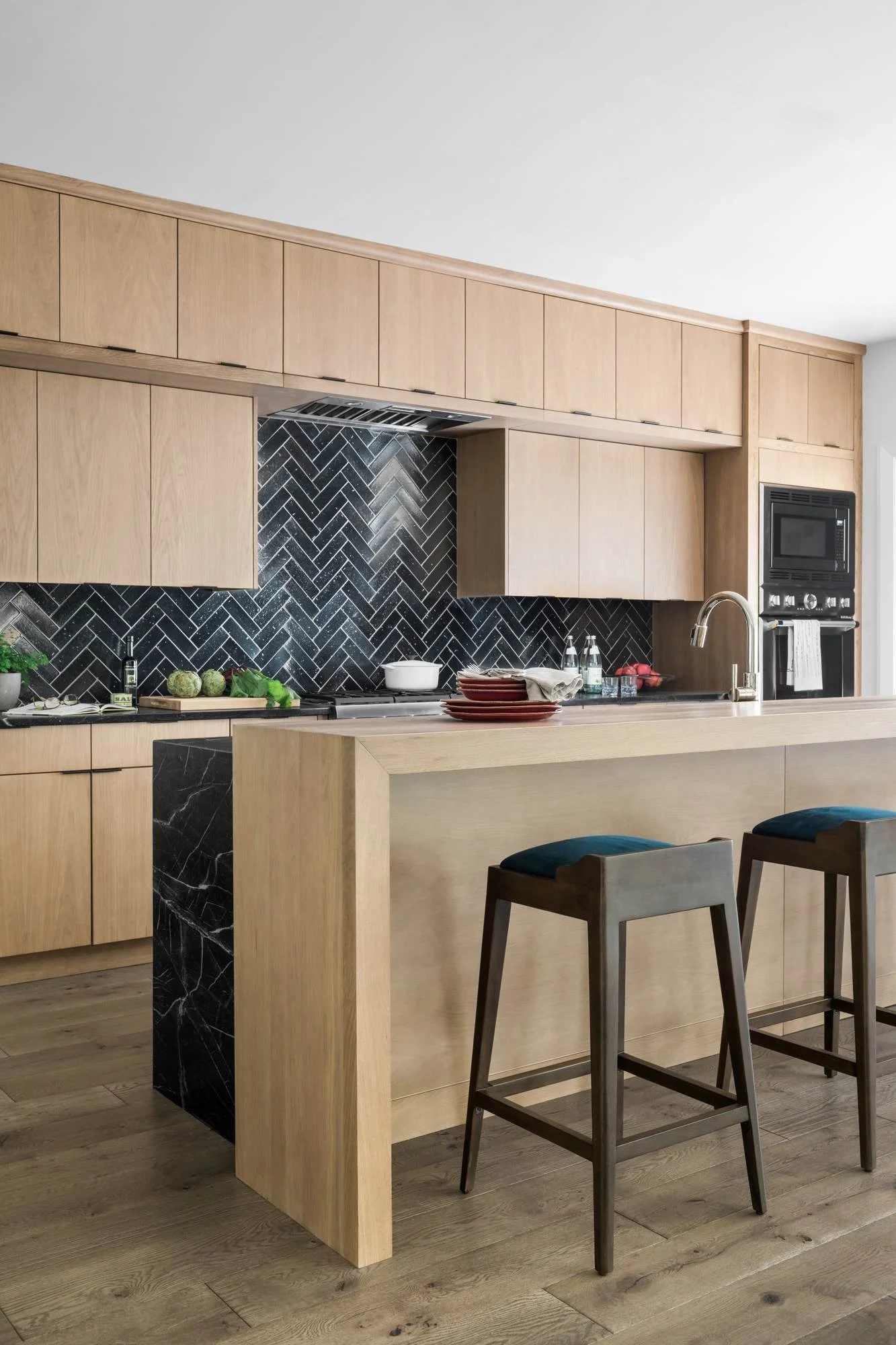 millwalk-atlanta-residential-interior-design-kitchen-oak-island-black-marble-waterfall-barstools.jpg