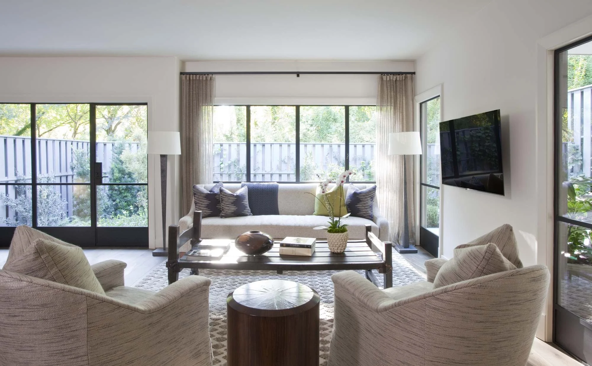 millwalk-atlanta-residential-interior-design-living-room-full-view-garden-windows-swivel-chairs.jpg