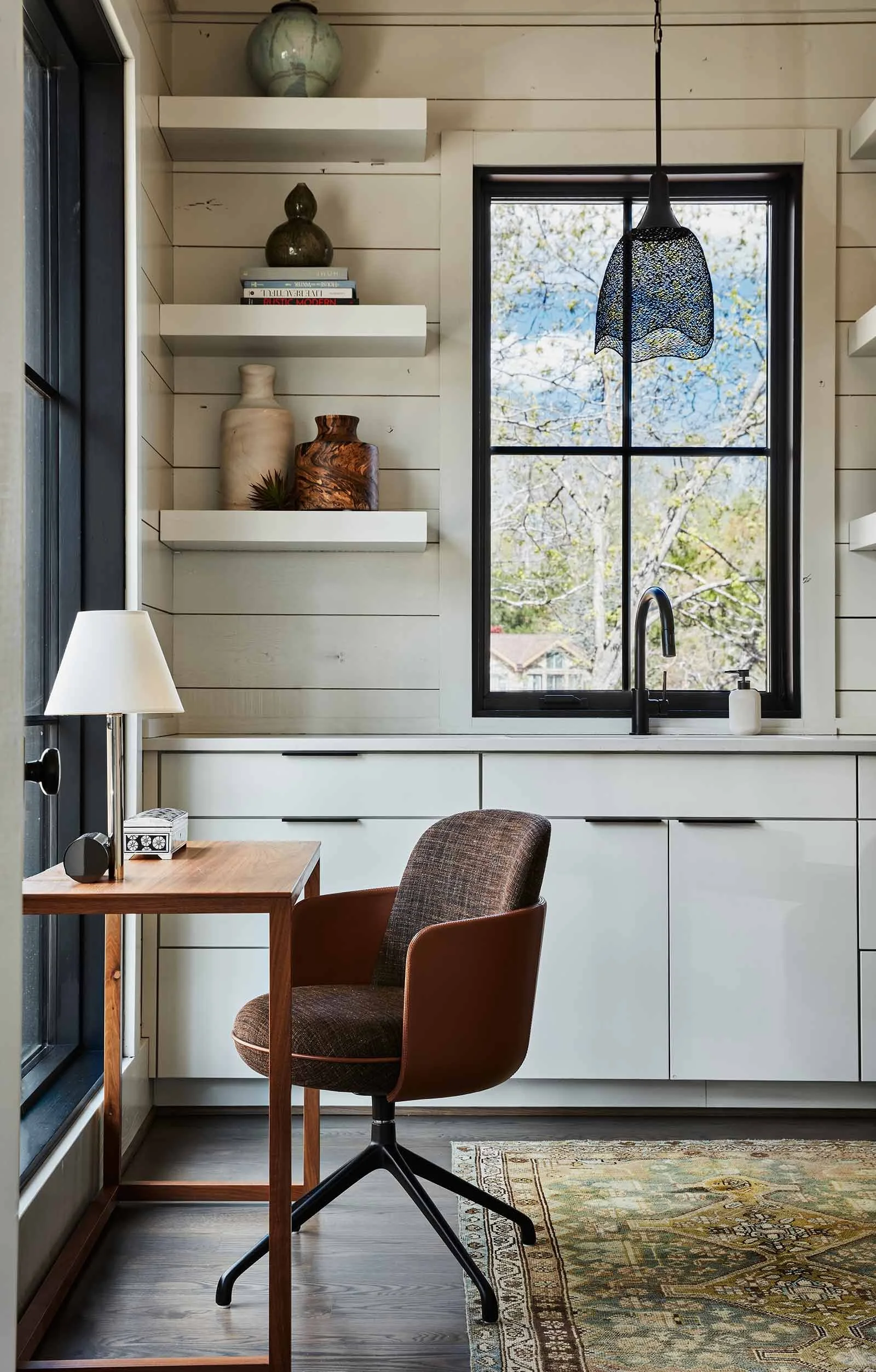 Greenapple-residential-design-desk-shelving-white-cabinets.jpg