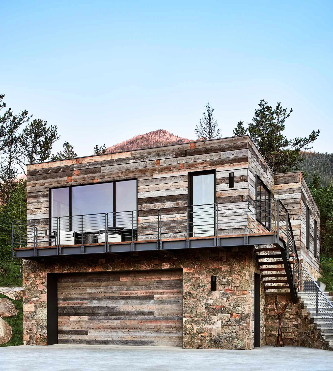 BearDanceTrail-Mountain-home--garage.jpg