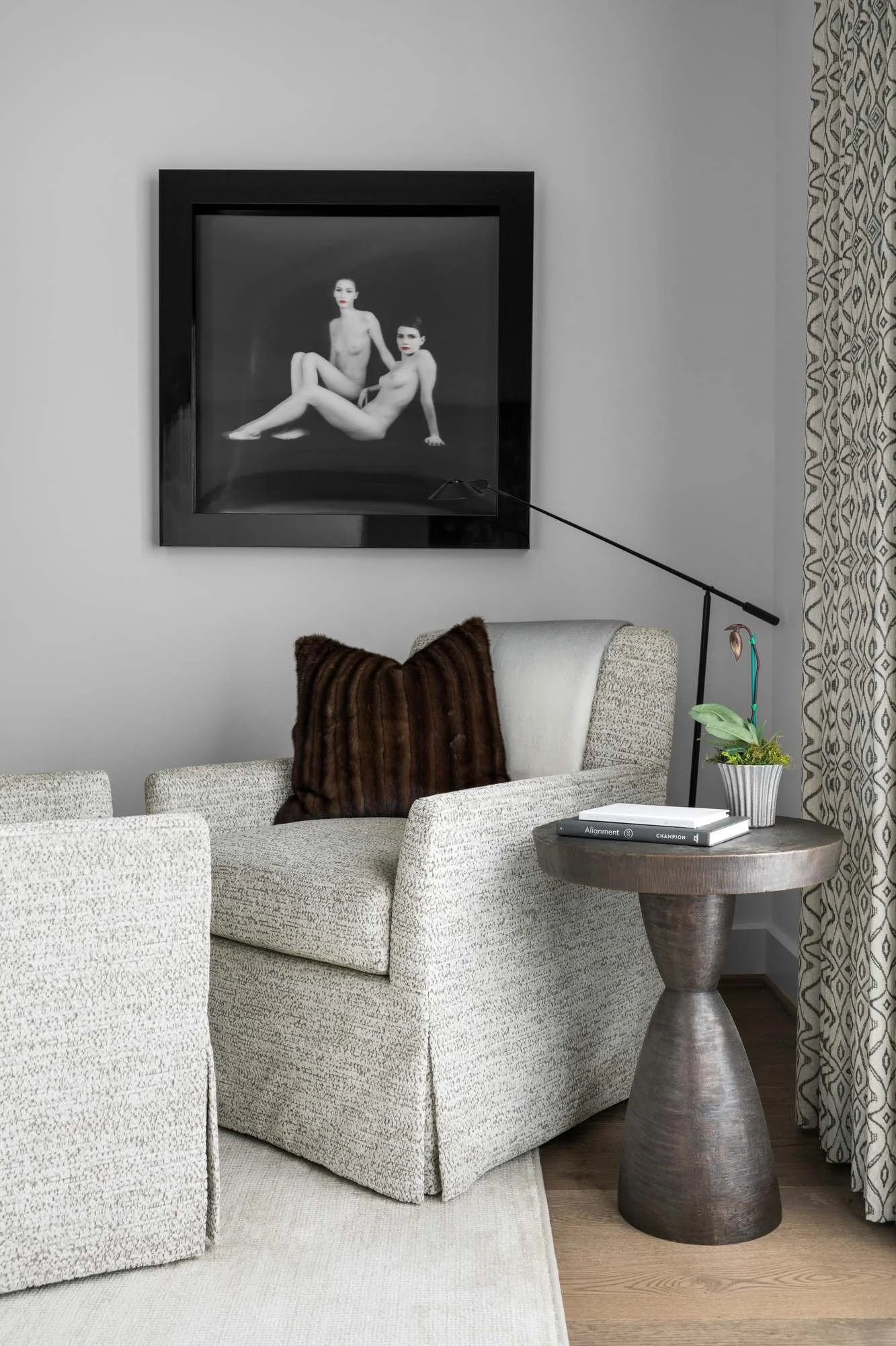 millwalk-atlanta-residential-interior-design-primary-bedroom-sitting-area-swivel-chairs-art.jpg