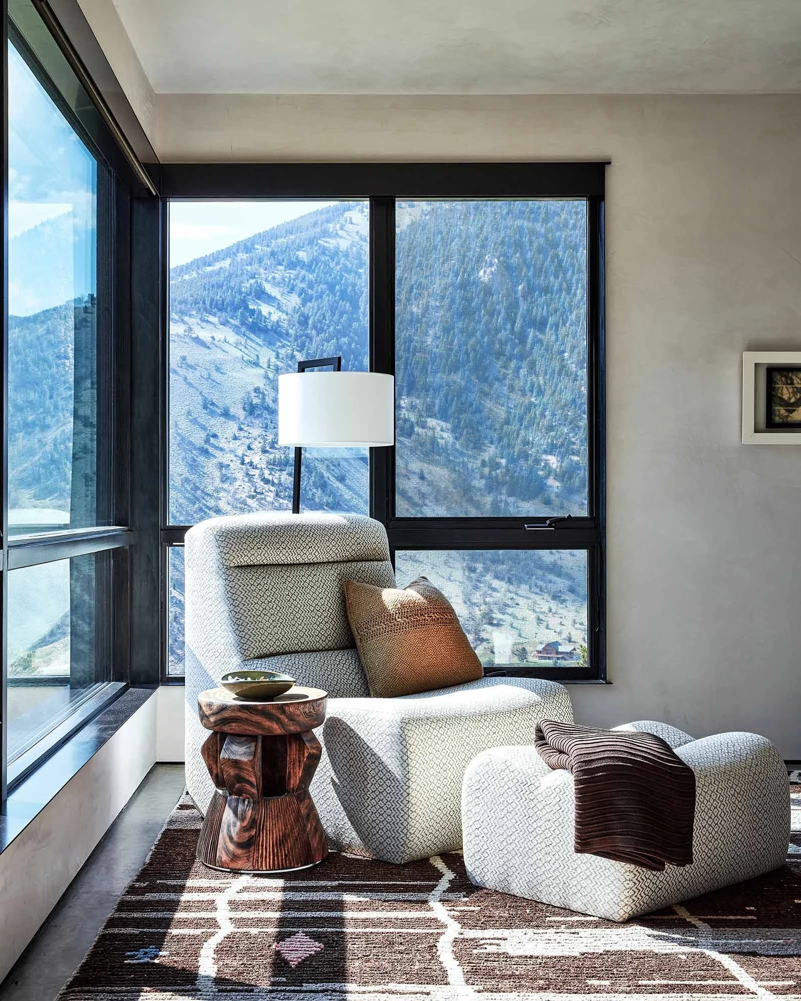 BearDanceTrail-Mountain-bedroom-chair.jpg