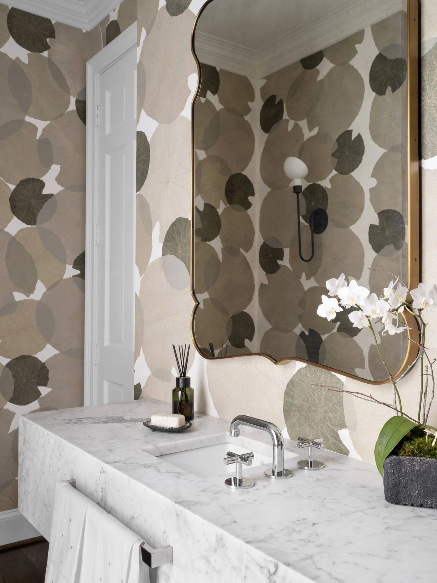 Peachtree-Battle-powder-room-lily-pad-wallpaper-marble-sink-brass-mirror.jpg