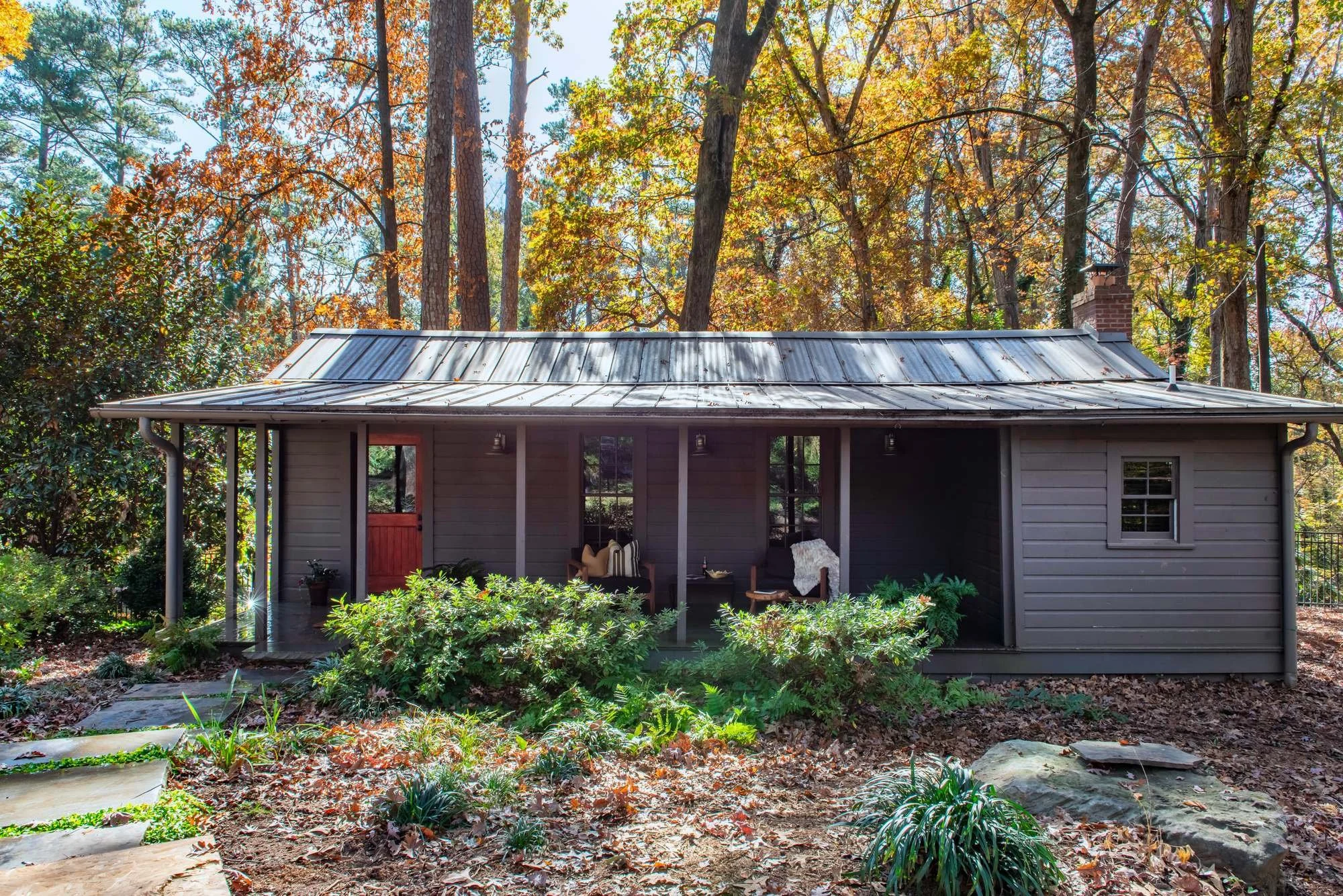 potting-shed-scout-house-atlanta-residential-interior-design-scout-house-exterior-garden-landscape.jpg