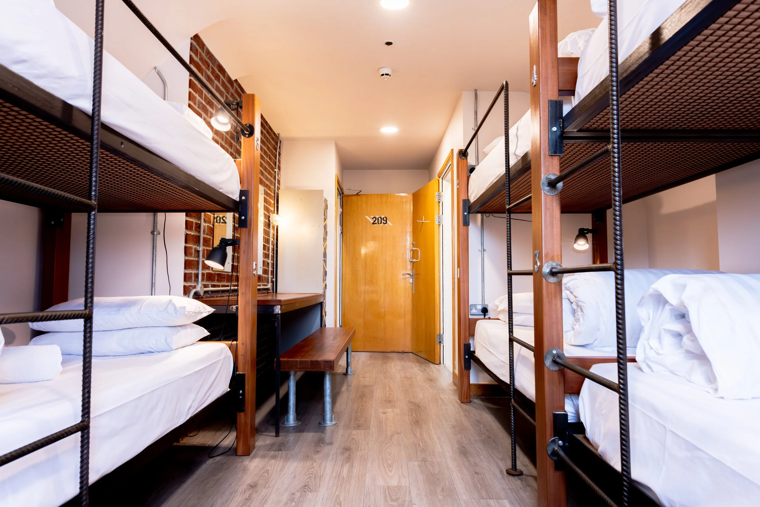 Room 209-18.jpg