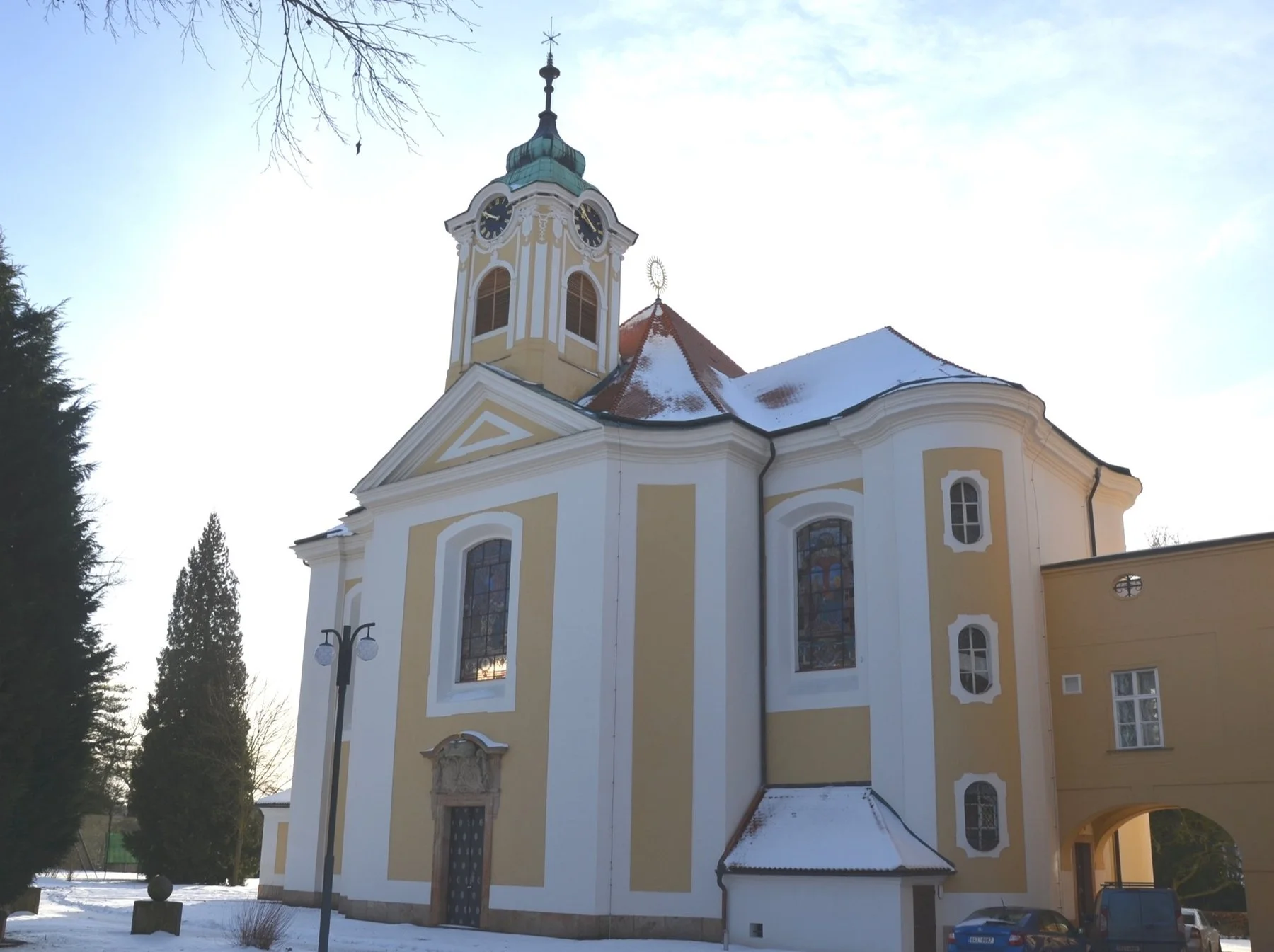 Lány, kostel Nejsvětějšího Jména Ježíš