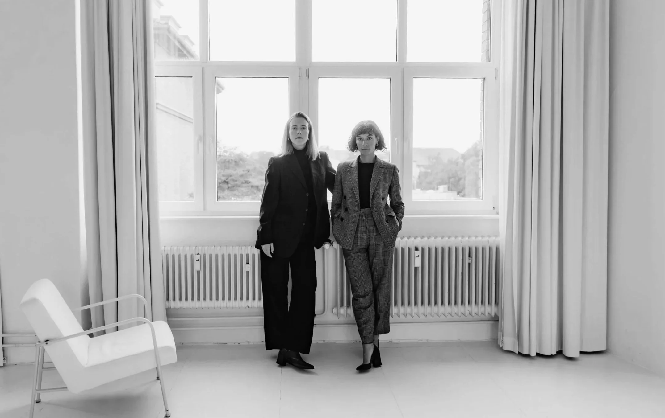 Valeria Straub, Beraterin und systemischer Coach gemeinsam mit Johanna Koenen, Gründerin und Managing Partner von koen Strategy