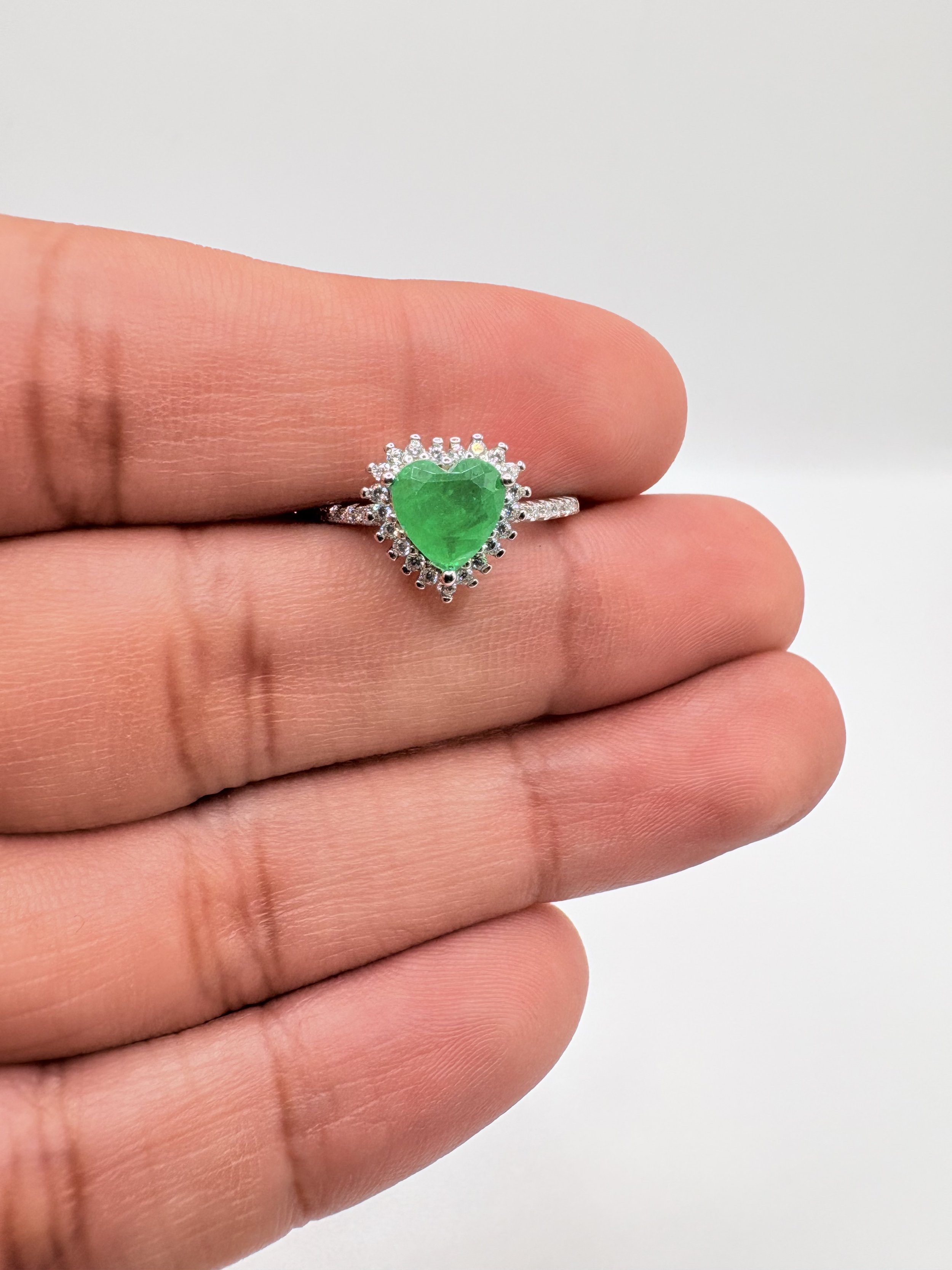 Paraíba tourmaline Heart Ring