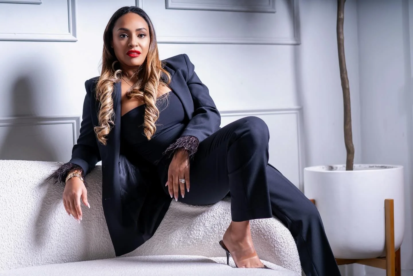 Imagine your audience seeing you like this first.

Photos by @skyywonders
Model @aminagreathouse
Makeup by @makeupbygray 

A powerful image doesn&rsquo;t just capture how you look, it communicates who you are before you say a word.

This is what pres