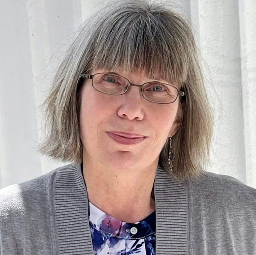 Gail Deuso headshot