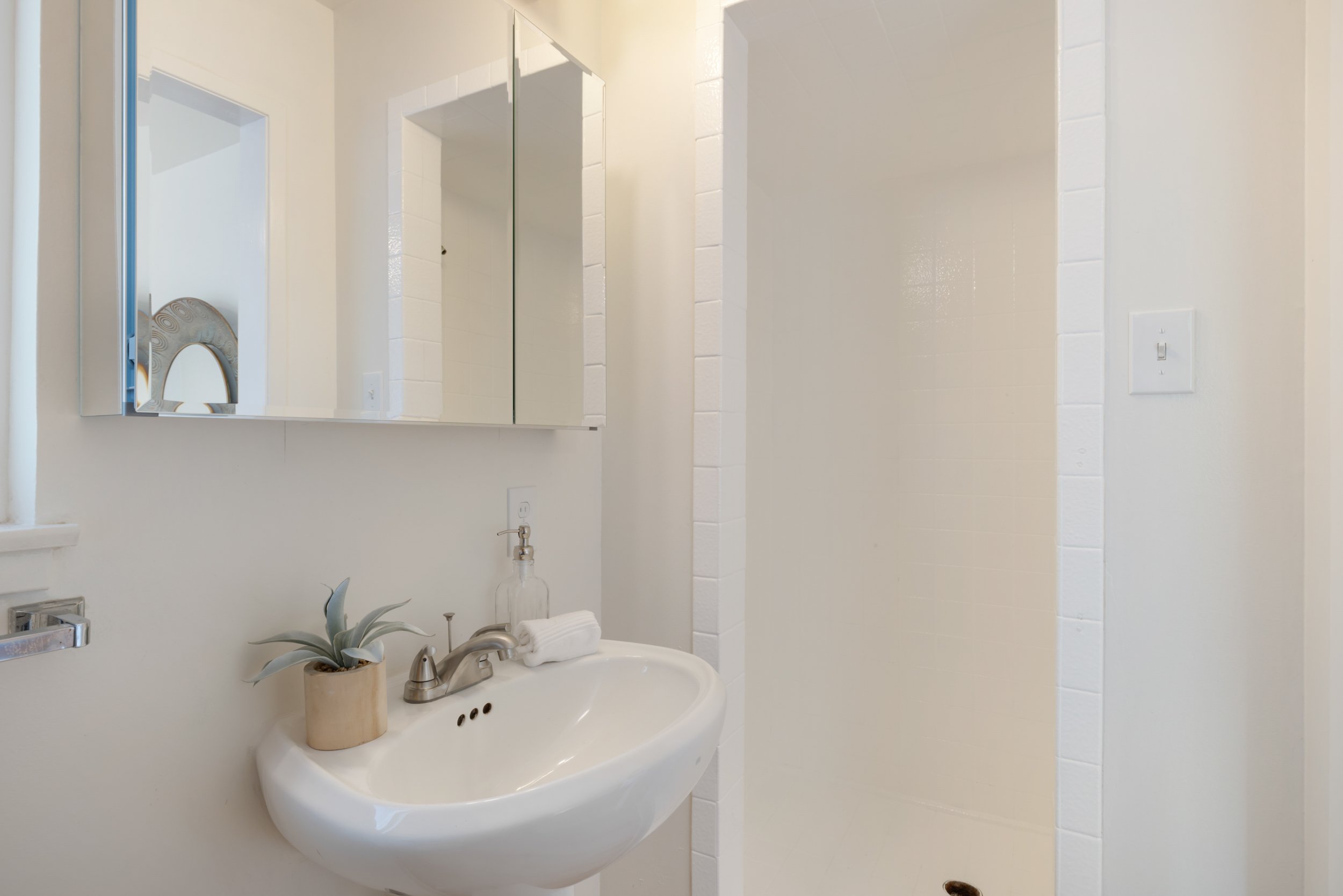 18-Phyllis_Matt_Anello-15-MLS.jpg