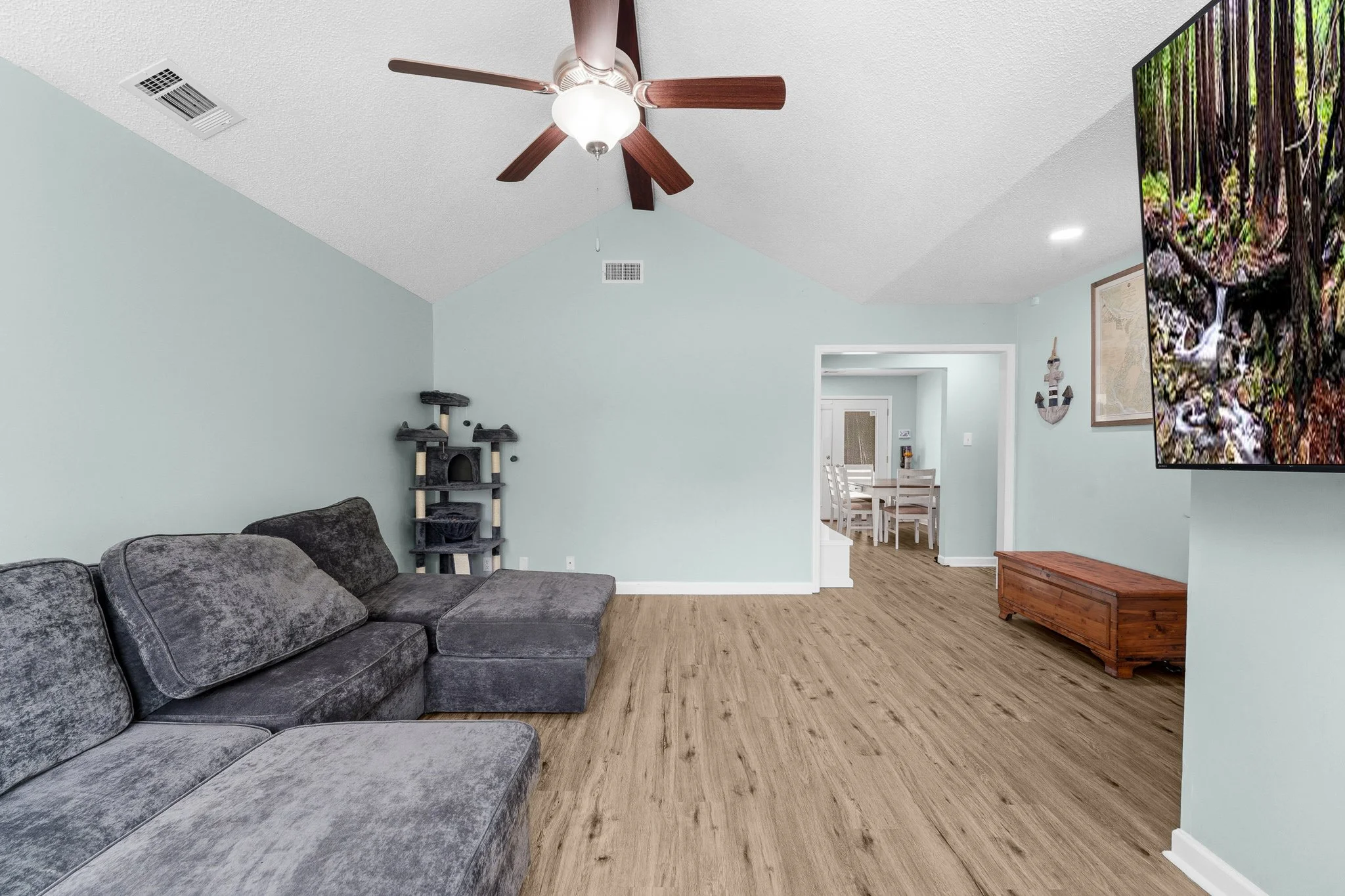 140 HUGER ST-26.jpg