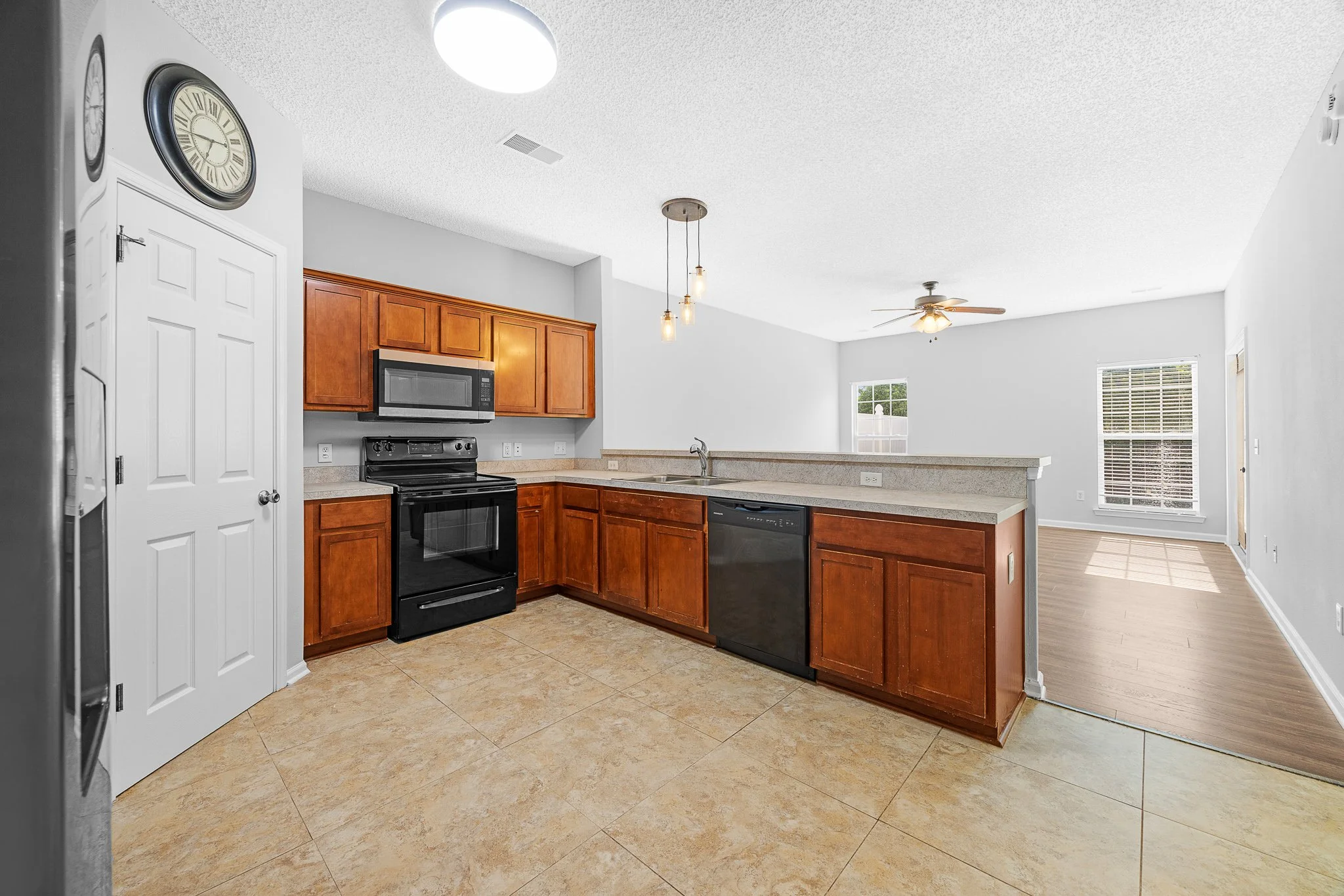 8 FALKLAND AVE-10.jpg