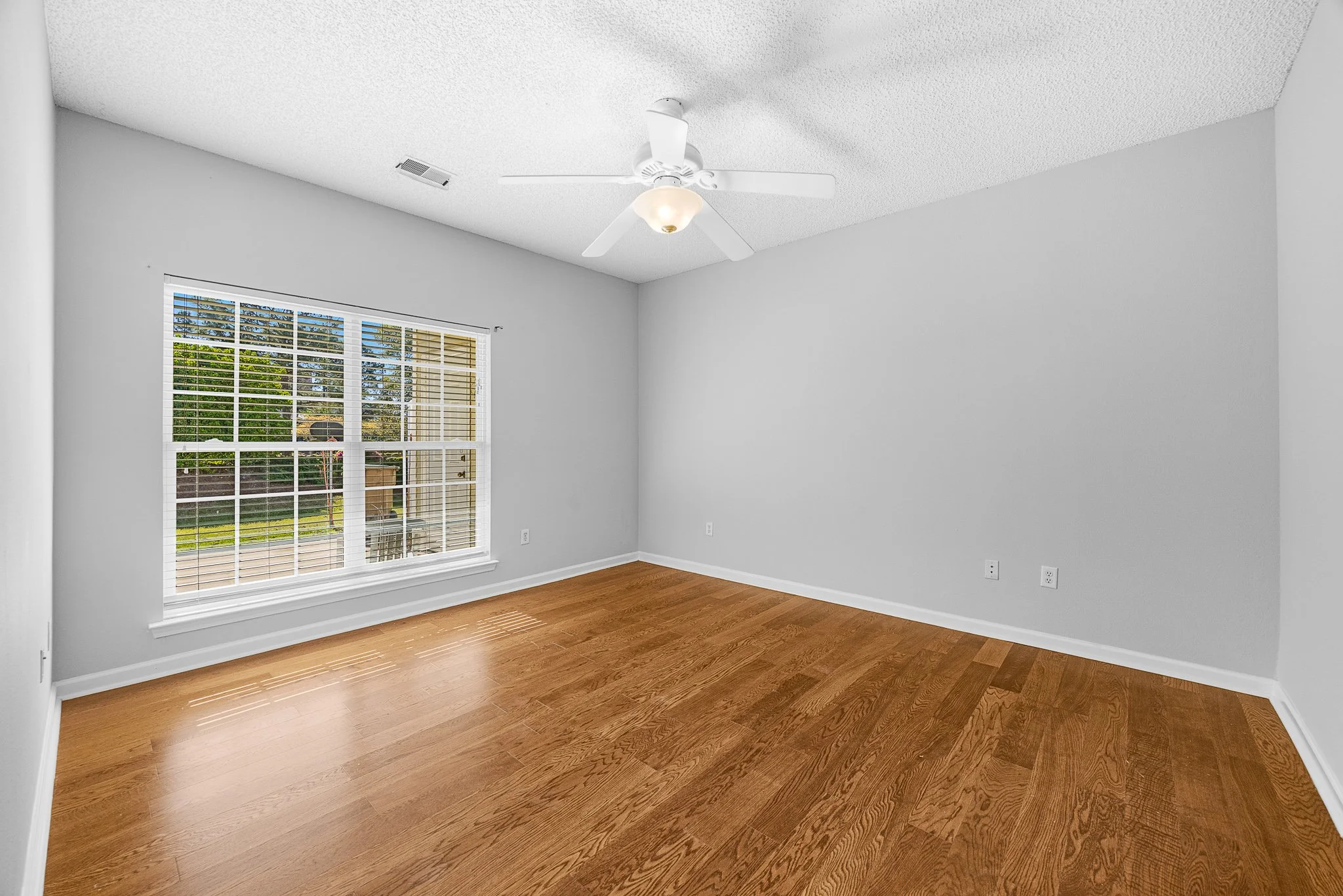 8 FALKLAND AVE-16.jpg