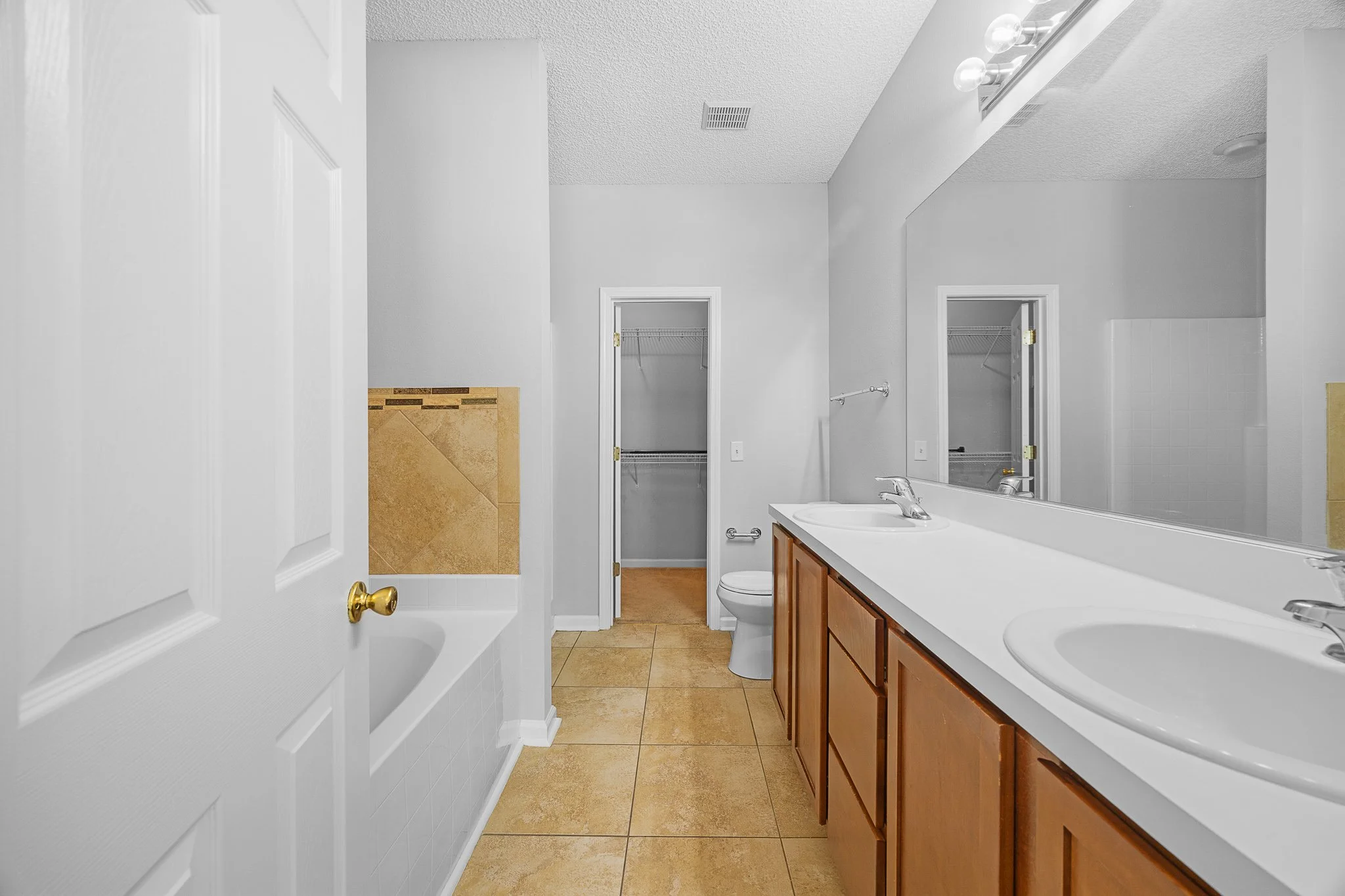 8 FALKLAND AVE-18.jpg