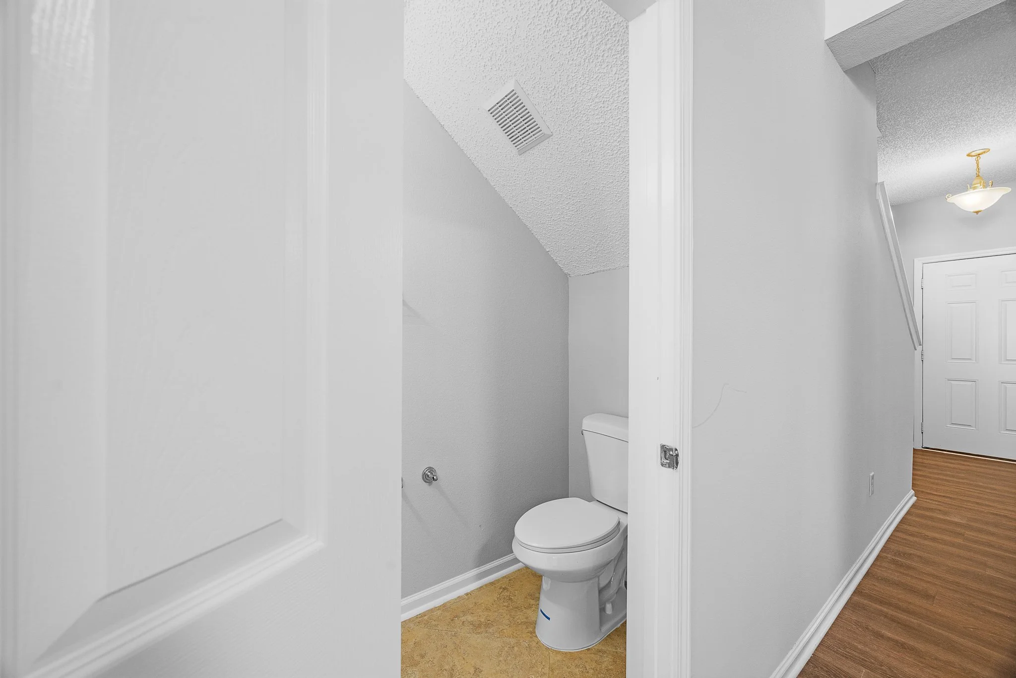 8 FALKLAND AVE-9.jpg