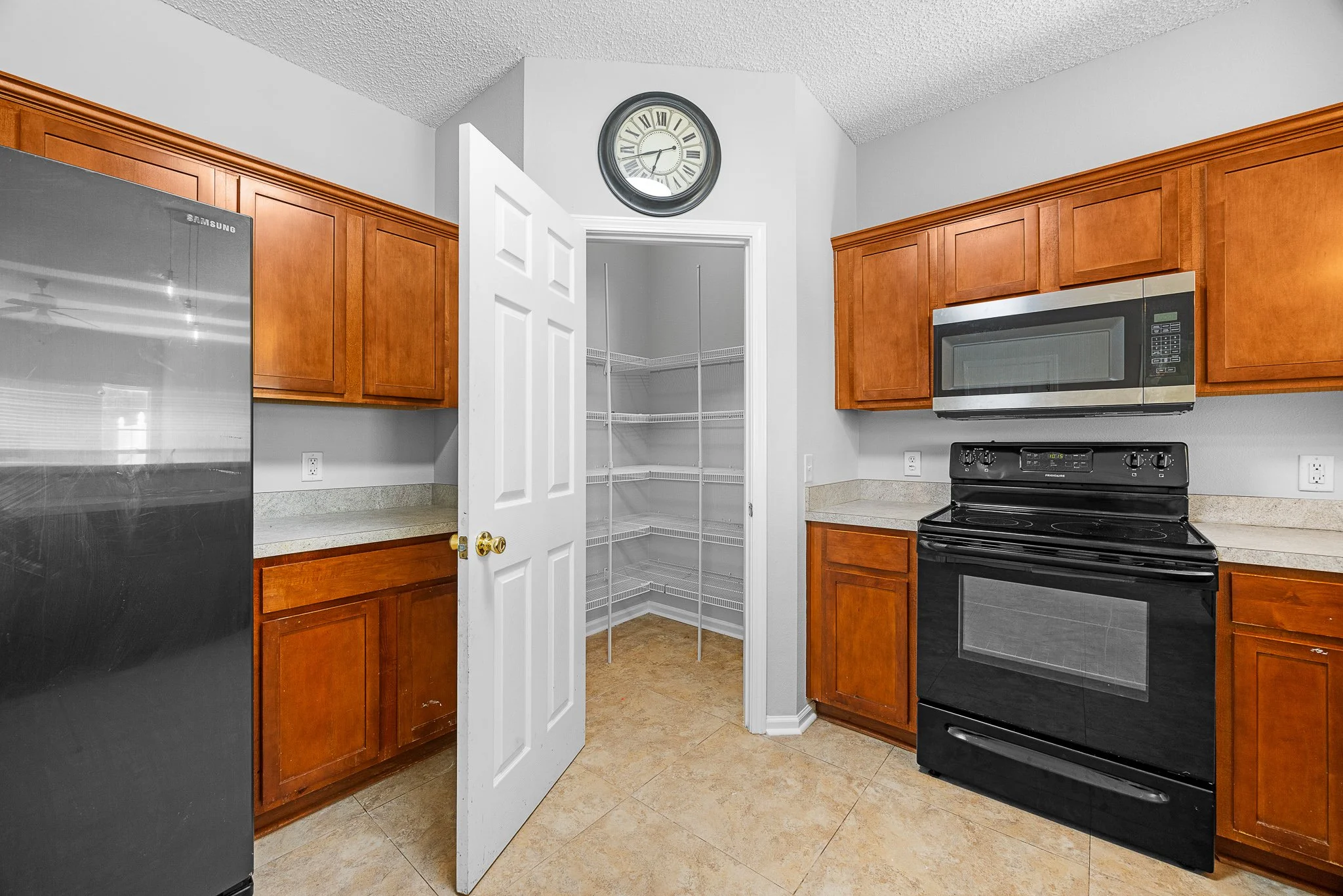 8 FALKLAND AVE-32.jpg