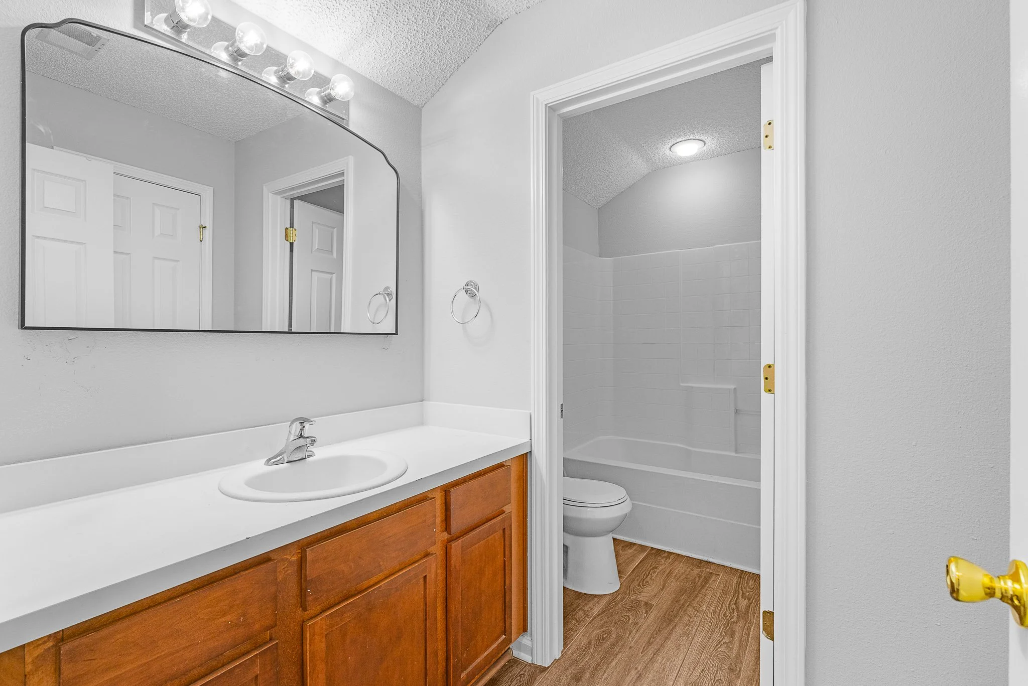 8 FALKLAND AVE-21.jpg