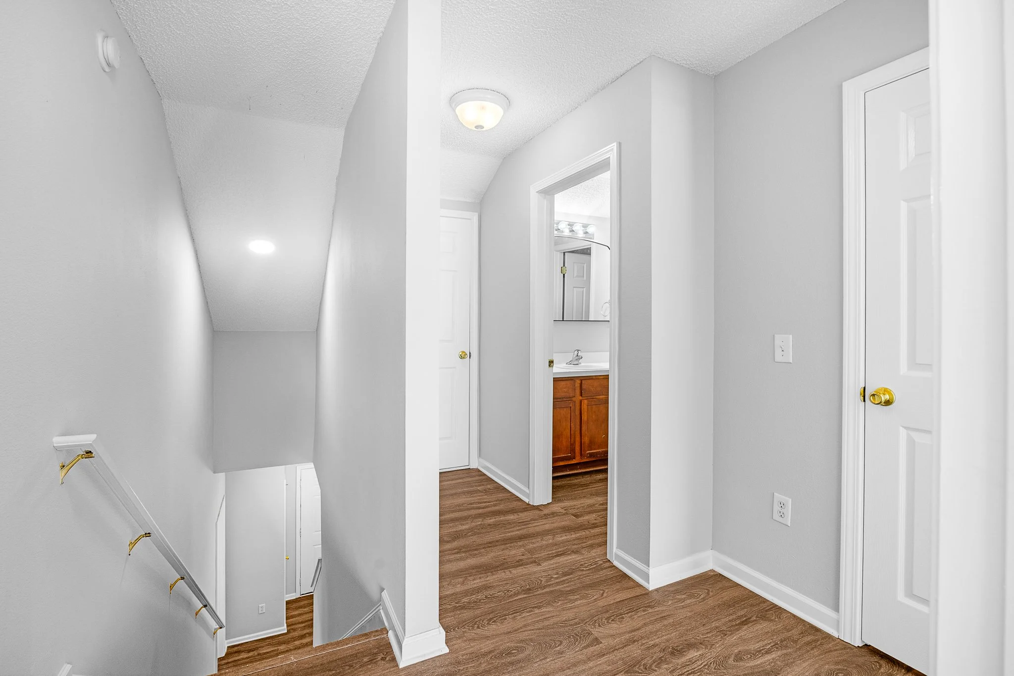 8 FALKLAND AVE-26.jpg