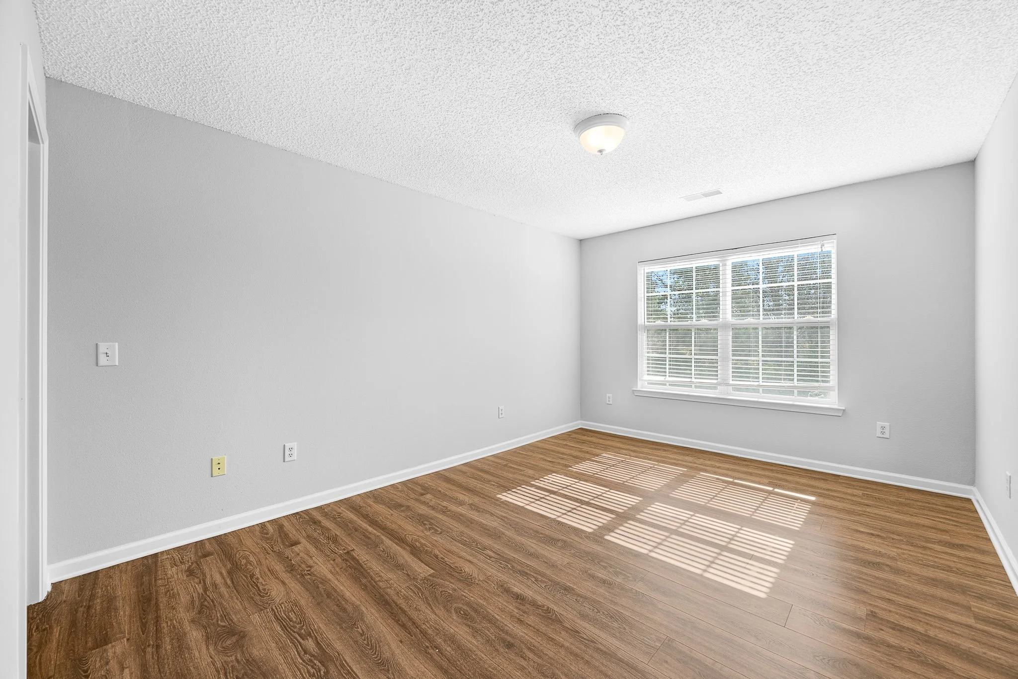 8 FALKLAND AVE-23.jpg