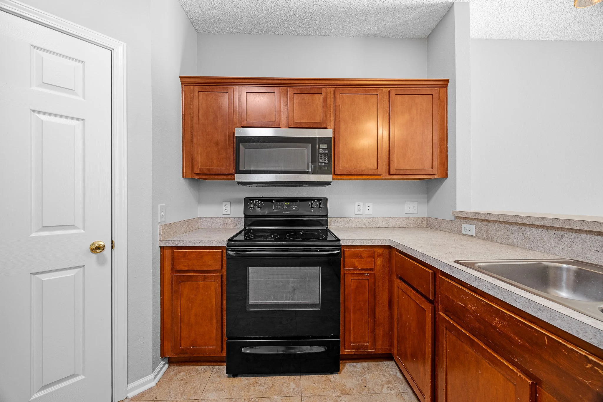 8 FALKLAND AVE-12.jpg