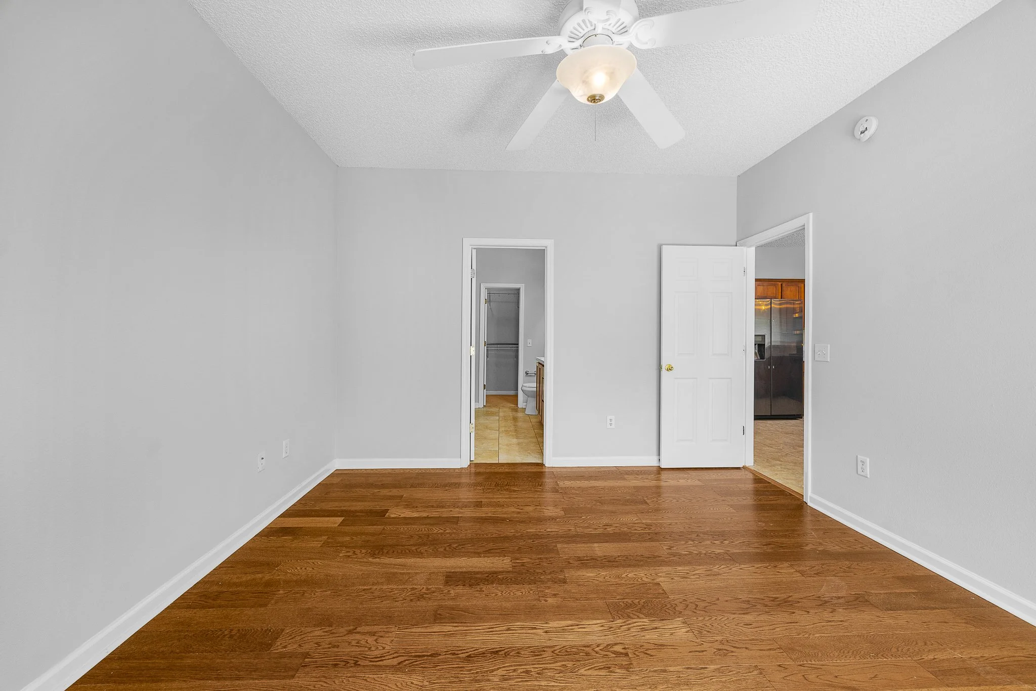 8 FALKLAND AVE-17.jpg