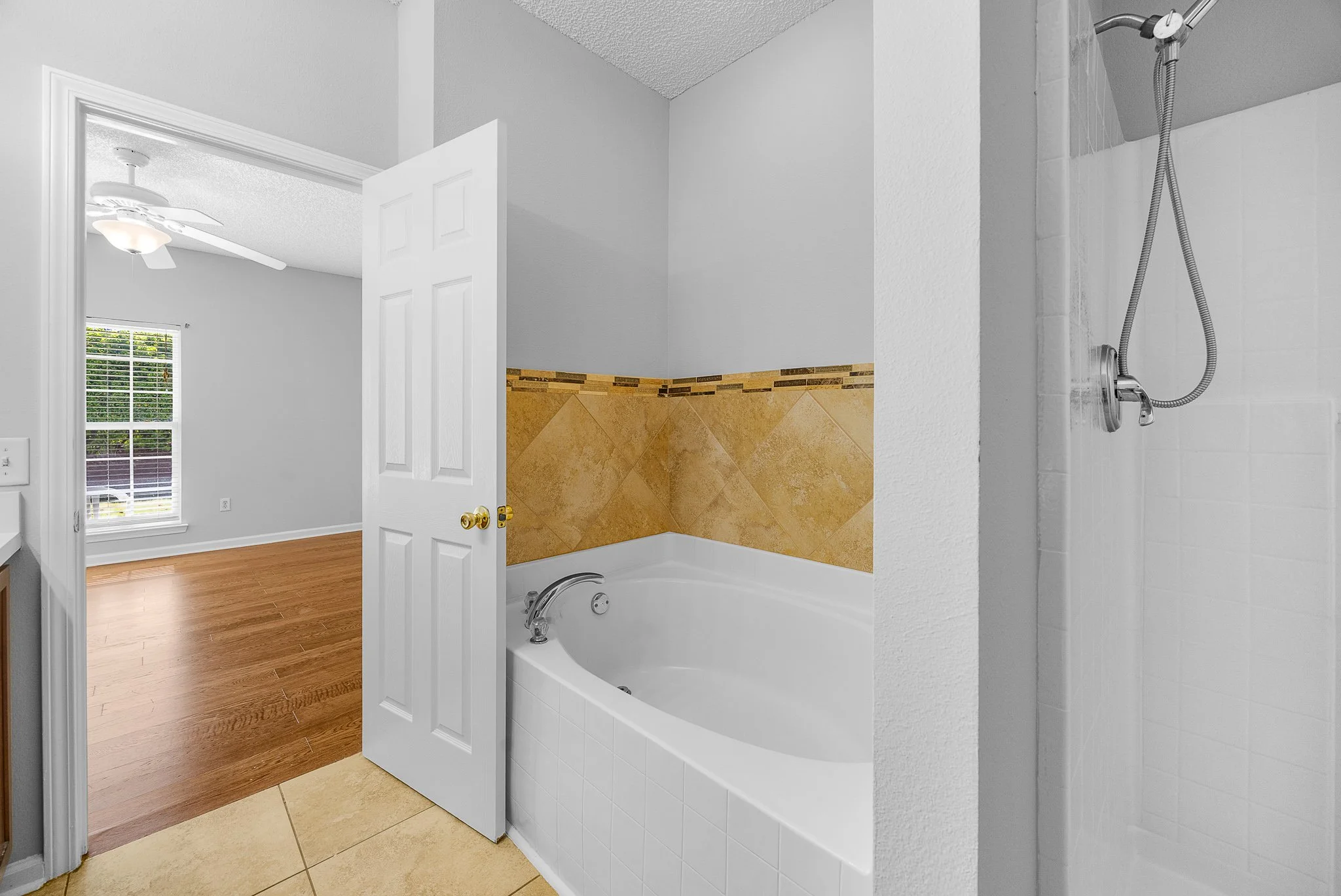 8 FALKLAND AVE-19.jpg