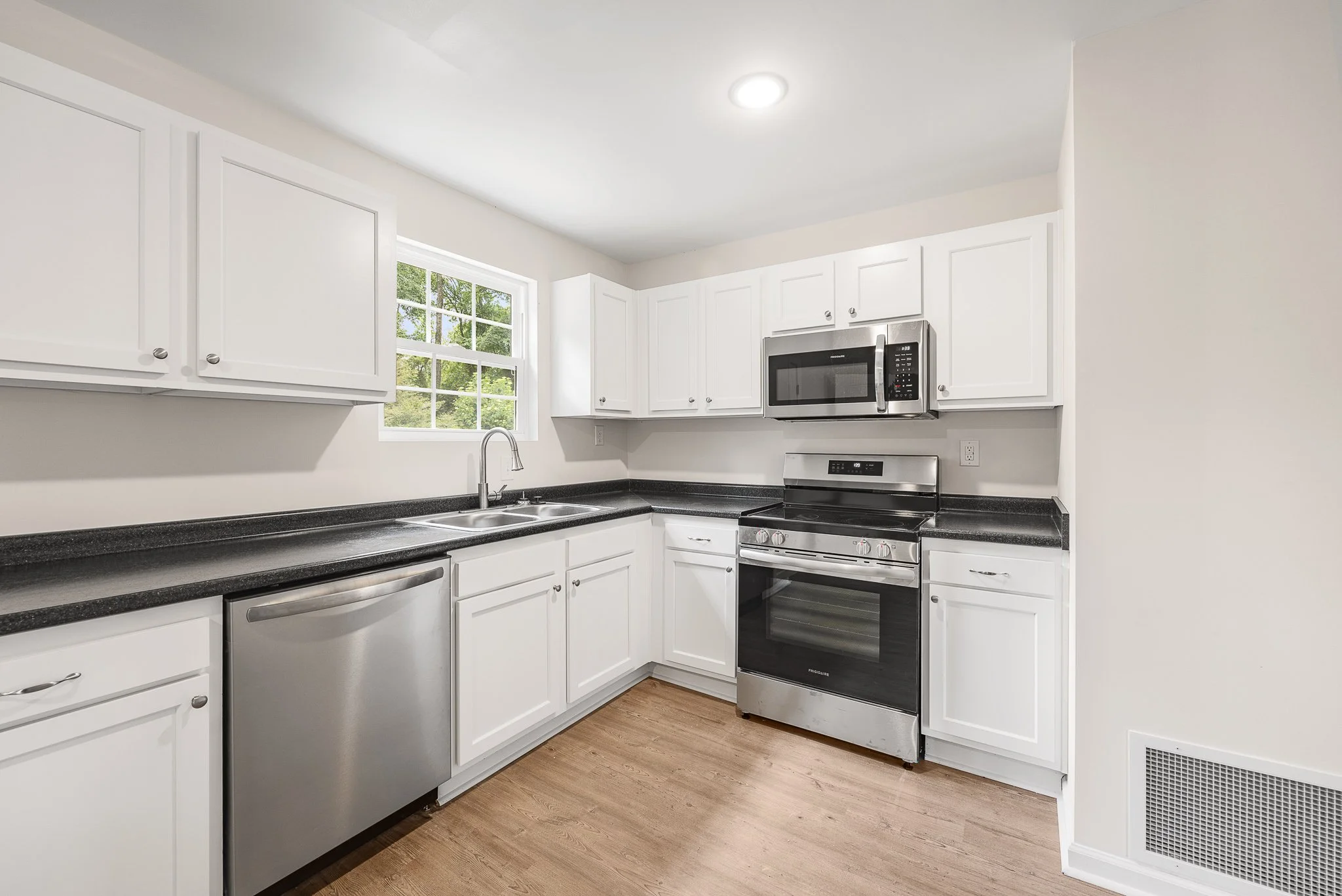 117 NEW STILWELL RD-10.jpg