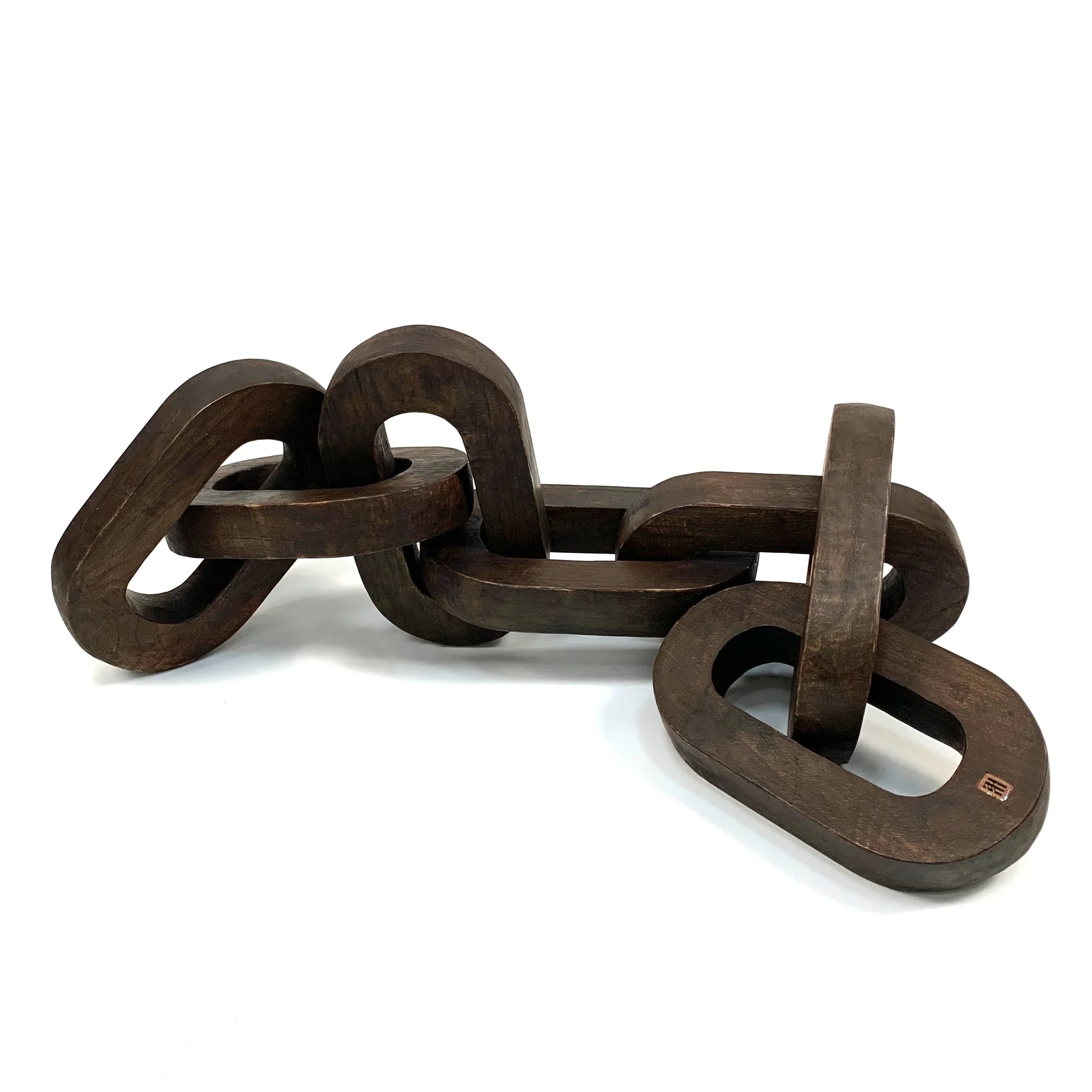 anastasya-nartynova-chain-dark-1.jpg.webp