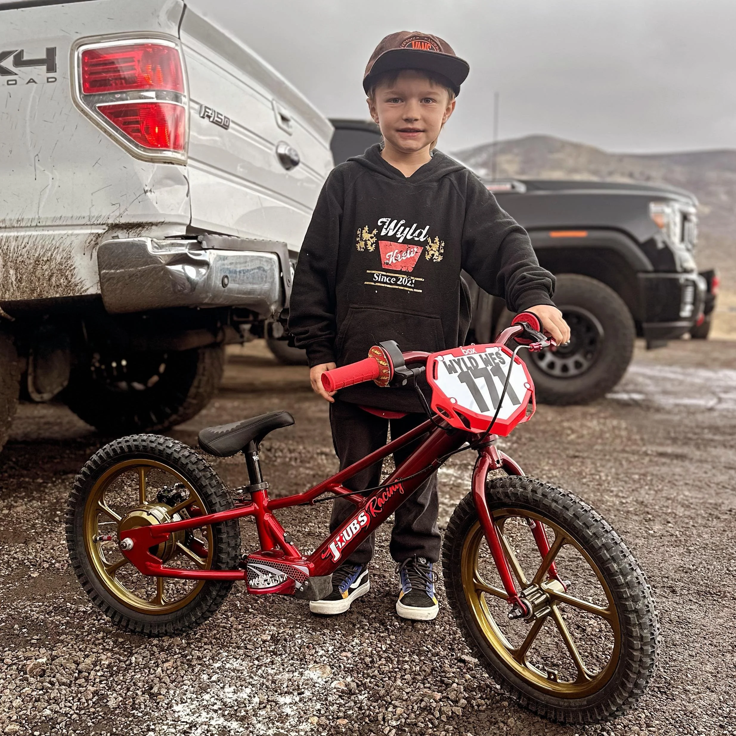 Bike came out sick! Big thanks to @jdubsracing for getting us the goods last minute! Ready for @colopitbikeseries tomorrow!