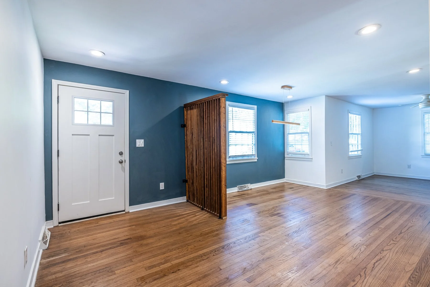 4 entry_foyer.jpg