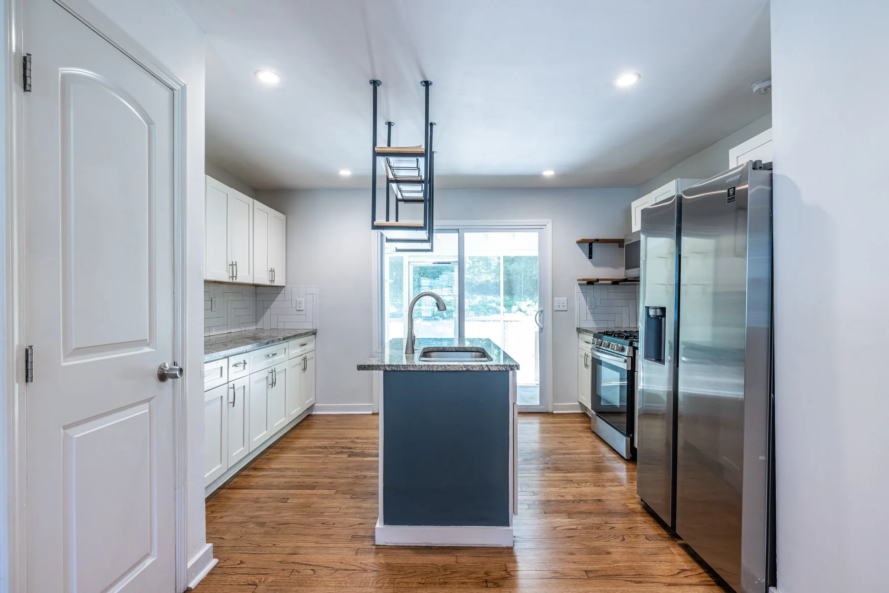10 kitchen.jpg