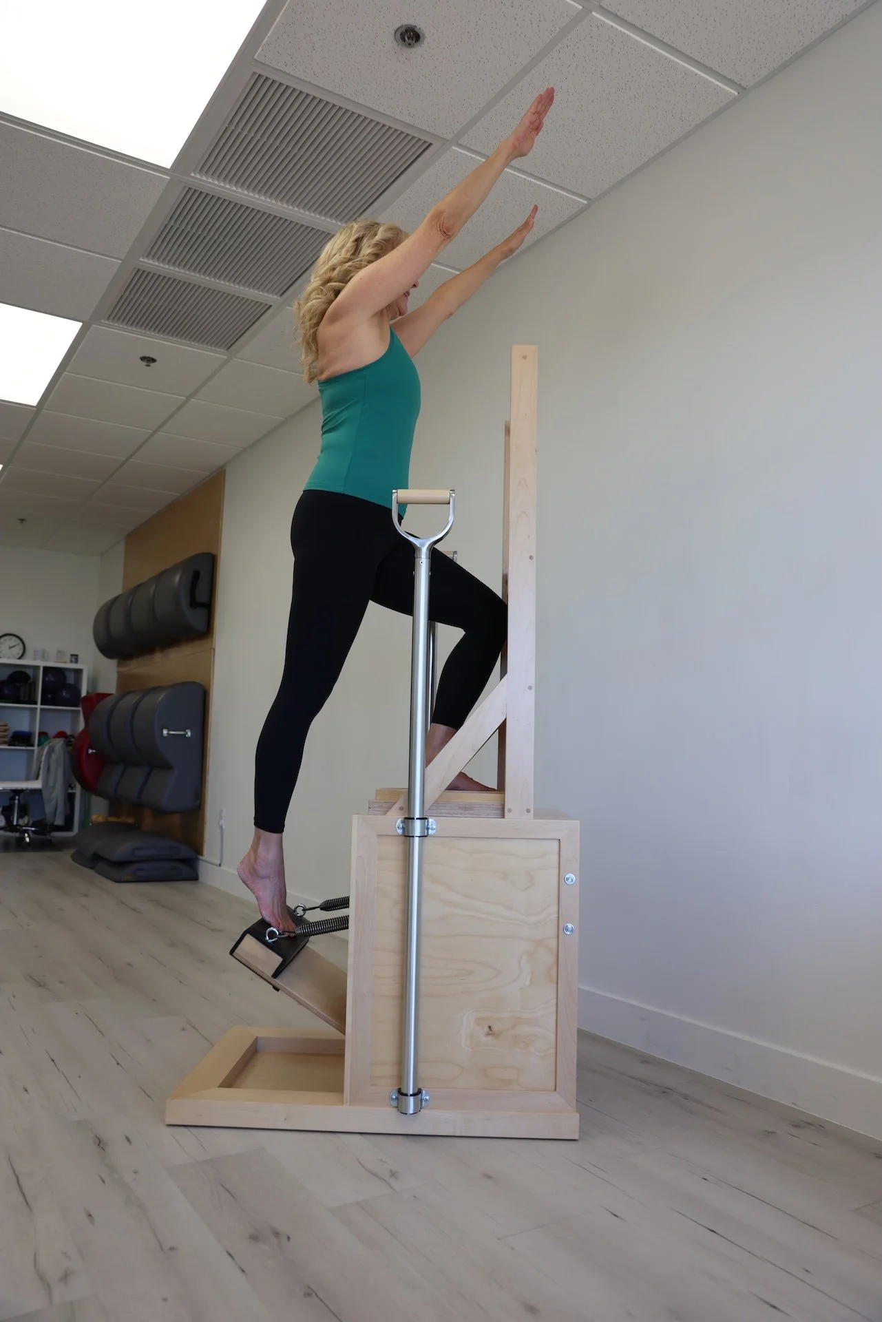 One-on-one Pilates session focusing on alignment, core control, and posture