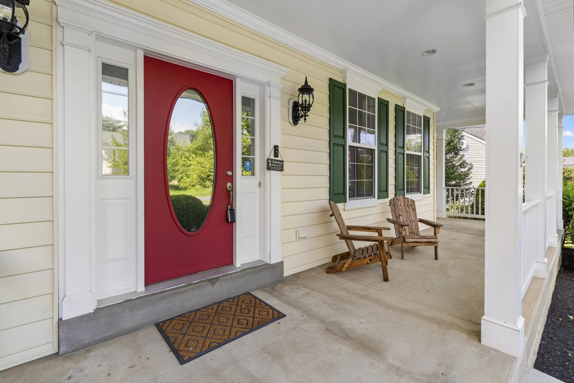 102-aquifer-03-front-porch.jpg
