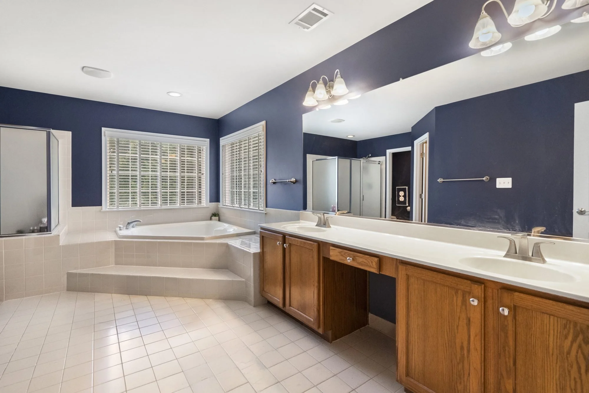 102-aquifer-10-primary-bath.jpg
