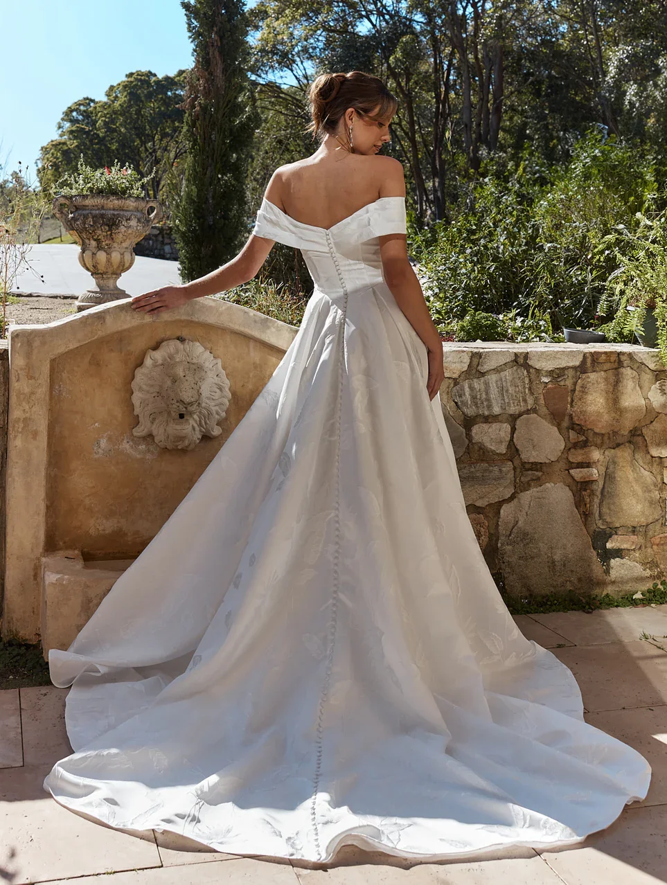 AthleaTC2638_DarlineCollection_Back2_TaniaOlesnBridal72.jpg.webp