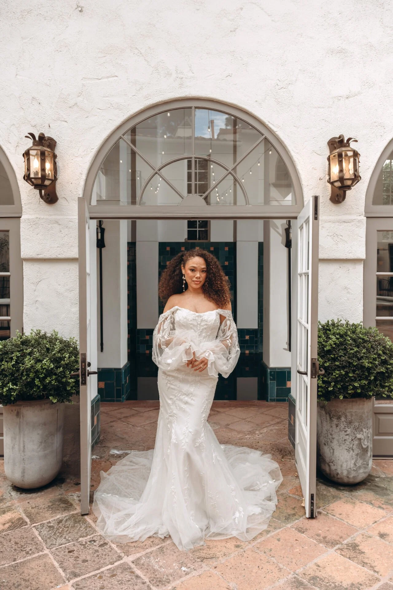 CHANTILLY LACE CORSET WEDDING DRESS