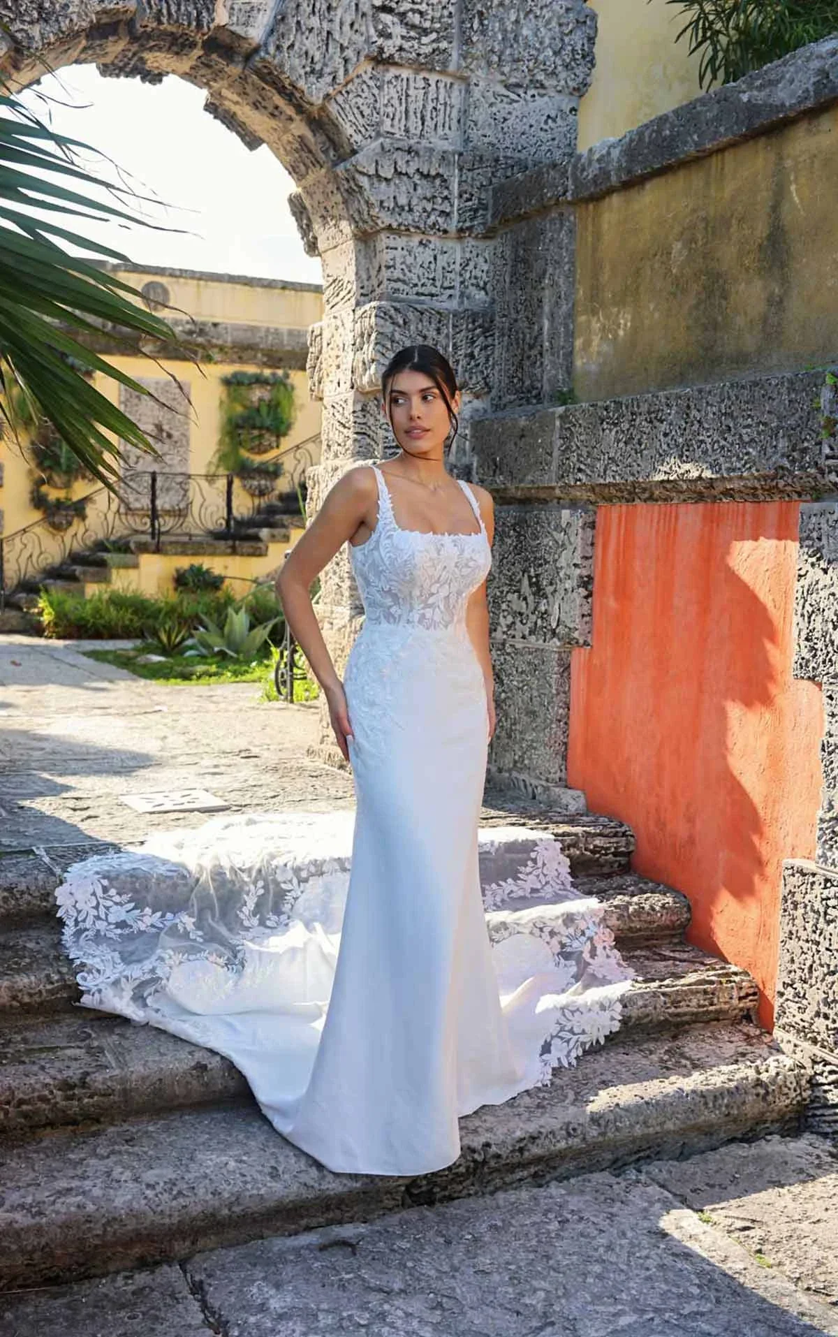 FLORAL LACE WEDDING DRESS WITH CUTOUT TRAIN