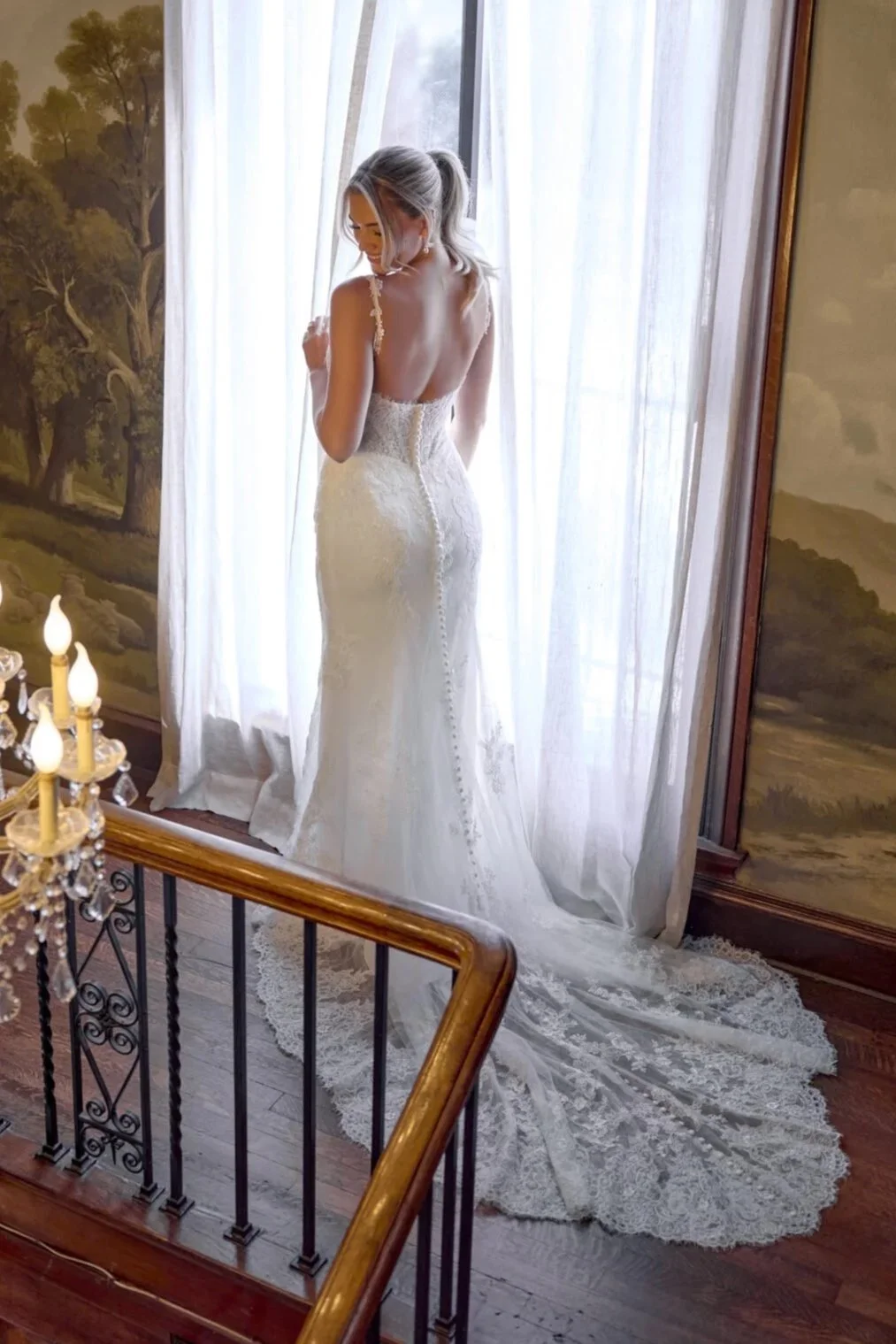 FIT-AND-FLARE LACE WEDDING DRESS WITH SCALLOPED TRAIN