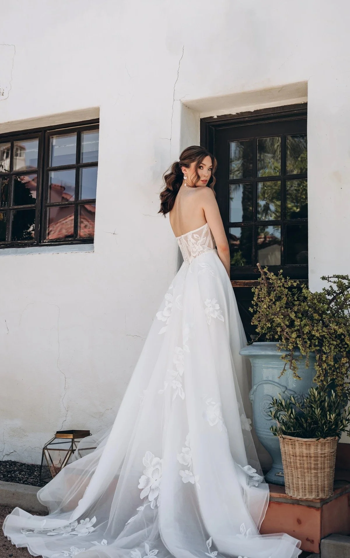 MODERN OVERSIZED LACE STRAPLESS A-LINE WEDDING DRESS WITH SWEETHEART NECKLINE