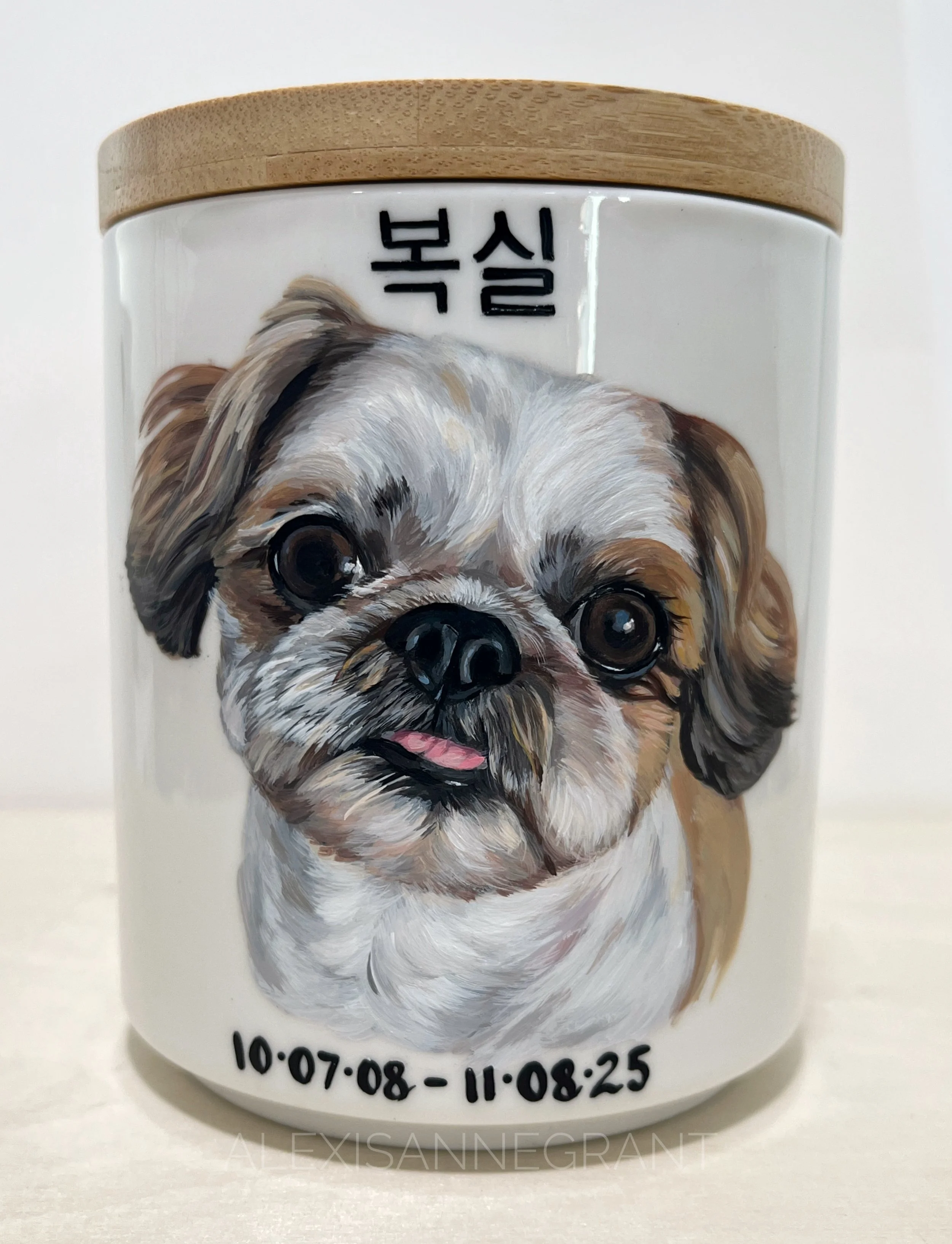 custom small dog portrait urn hand painted on ceramic jar with wood lid dogs name is printed in Korean above his portrait