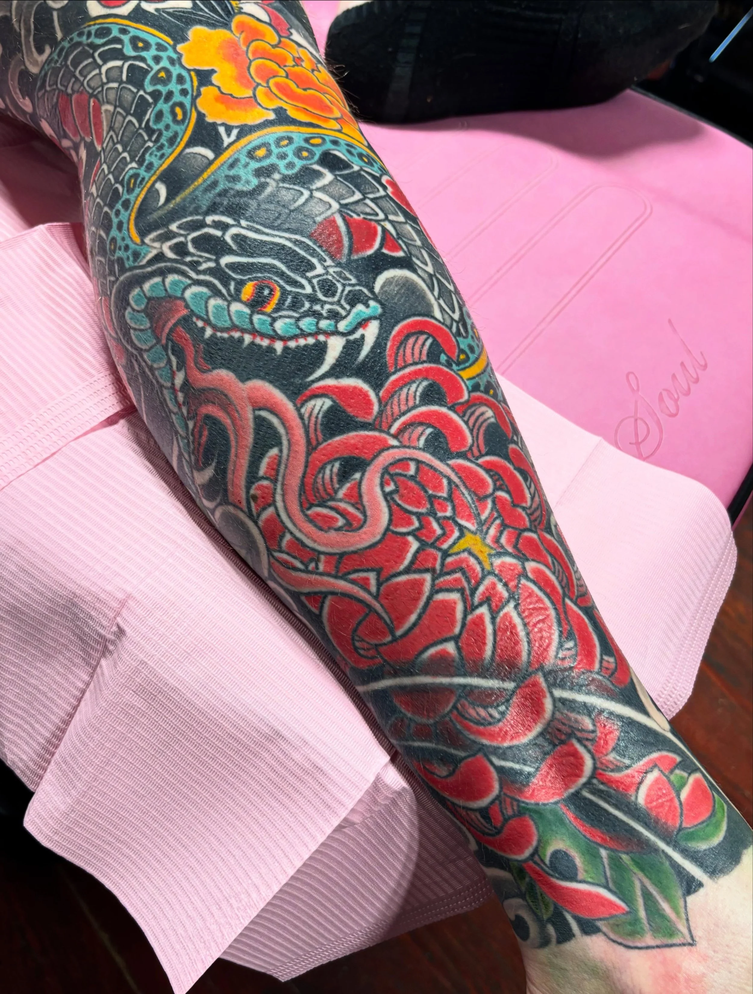 We have some big news coming soon!
Also always booking! Email or dm
#Stevencampbelltattoo #kansascitytattoo  #kansascitytattooartist #kansascitymo