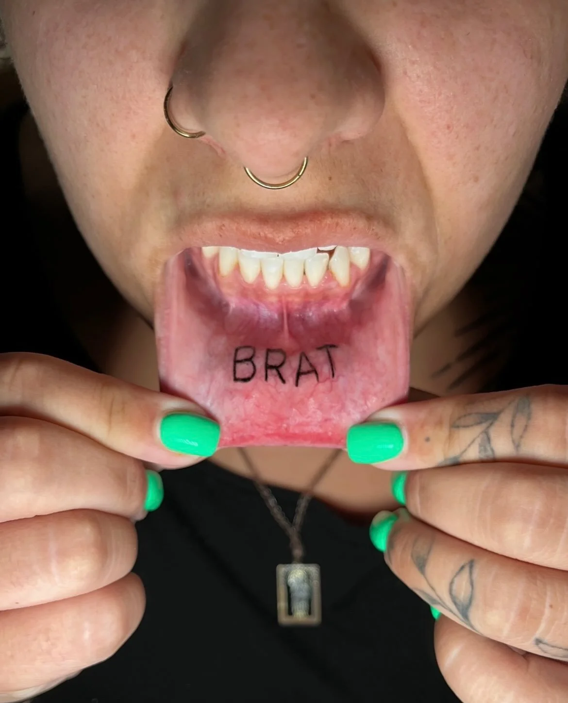 B R A T 

#liptattoo #eartattoo #kctattooartist