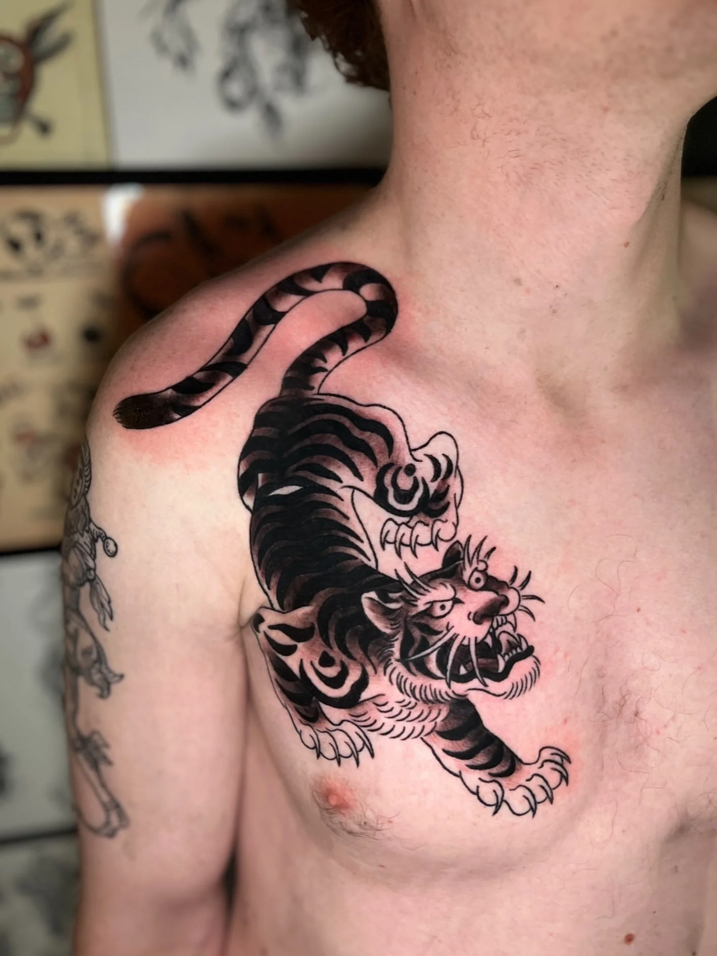 Meeeeeowwwww 

Can&rsquo;t wait to see this thing healed up! 

#kcmo #kctattooartist #doubleeagletattookc