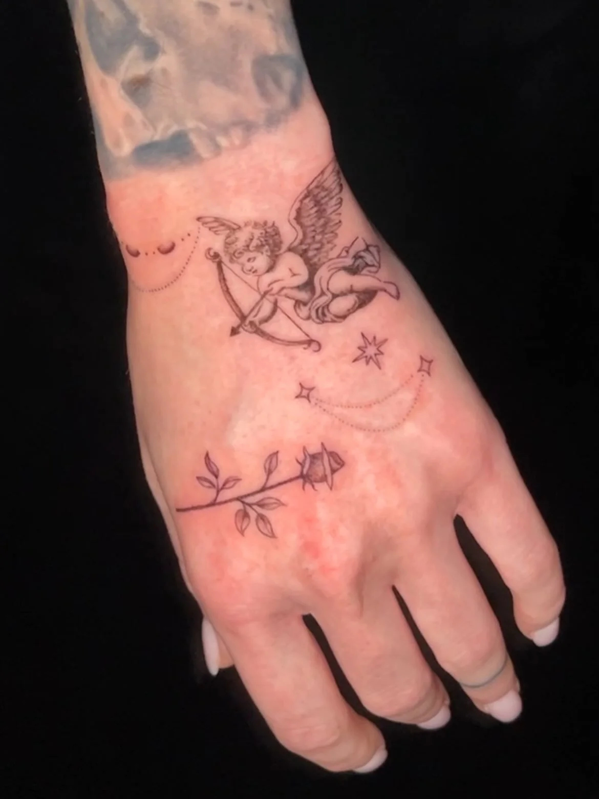 Been loving the little things recently ✨

#finelinetattoos #daintytattoo #handtattoo #femininetattoo #kansascity