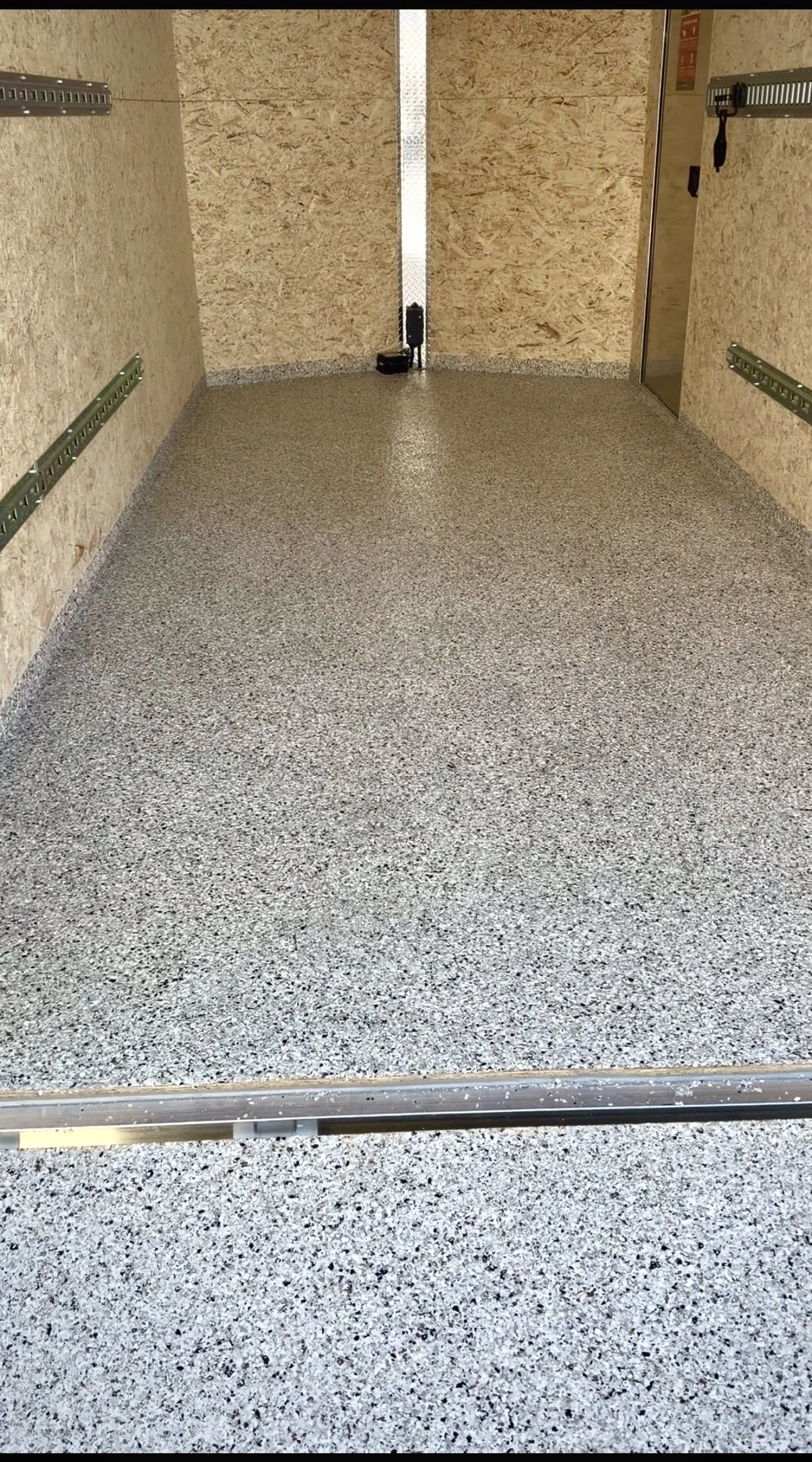 Trailer Epoxy coatings - Pasco - Richland - Kennewick - flake epoy .jpg