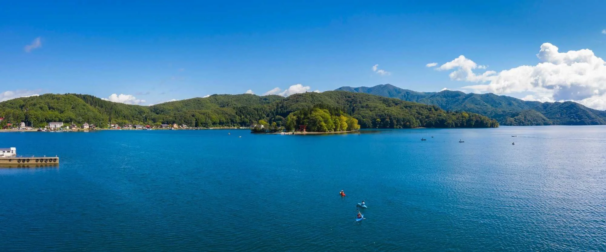 kayak-on-lake-nojiri.jpg