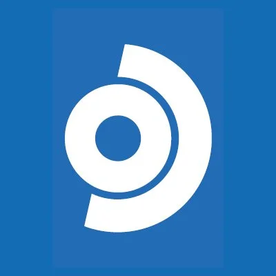 Dimo Logo med blå bakgrunn og en hvit abstrakt sirkel i midten.