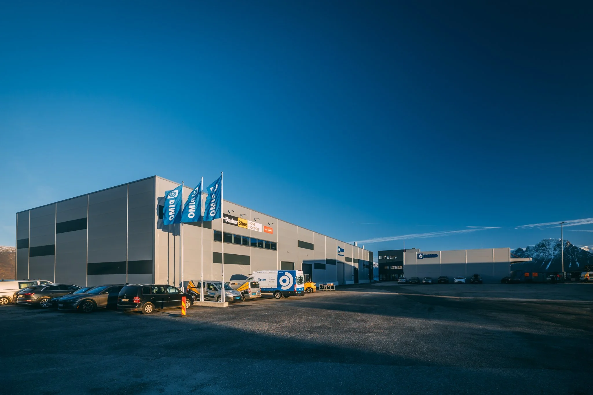 Dimo Hareid, lokaler kontor, industri, service hall. 