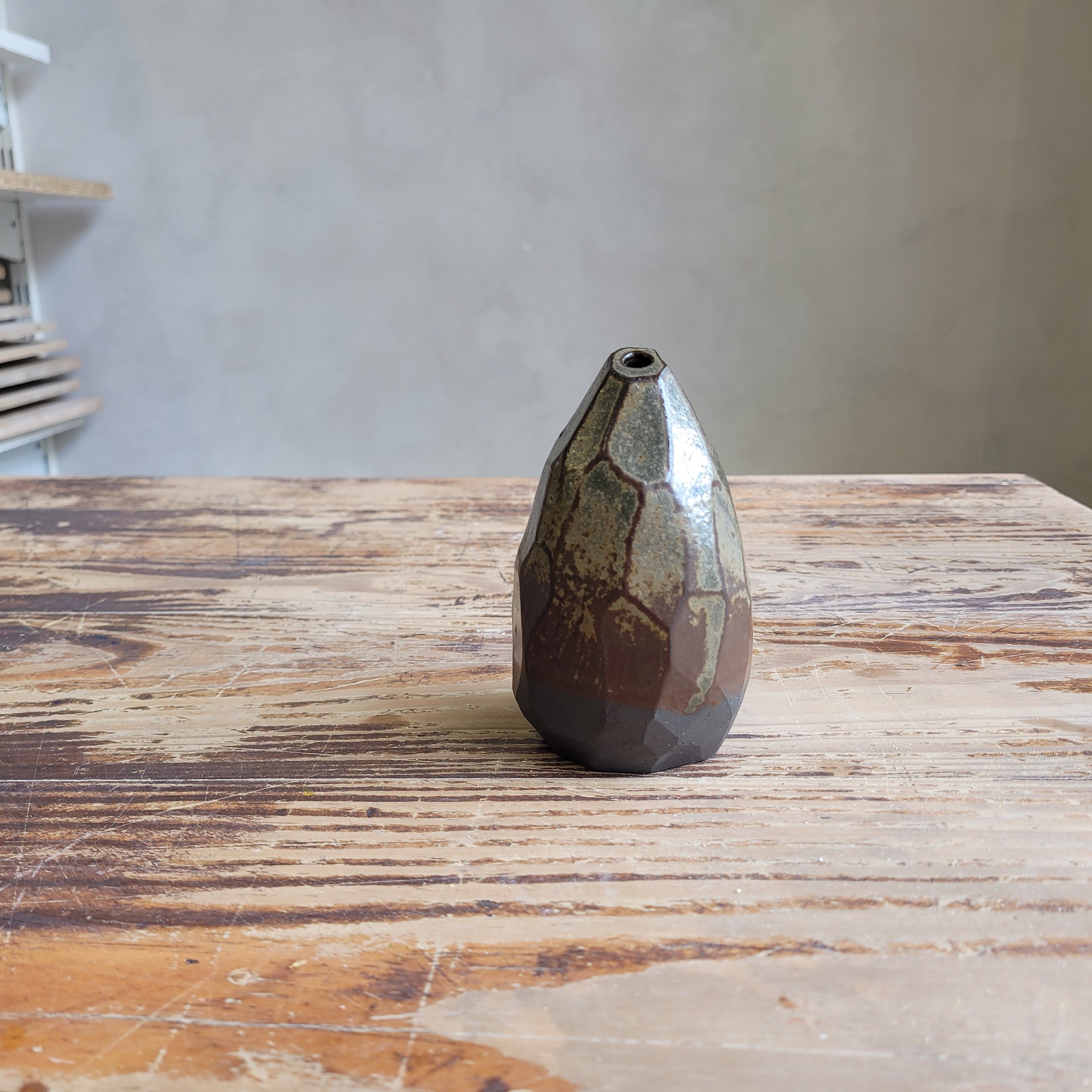 Vase-lame-gres-noir-3.jpg